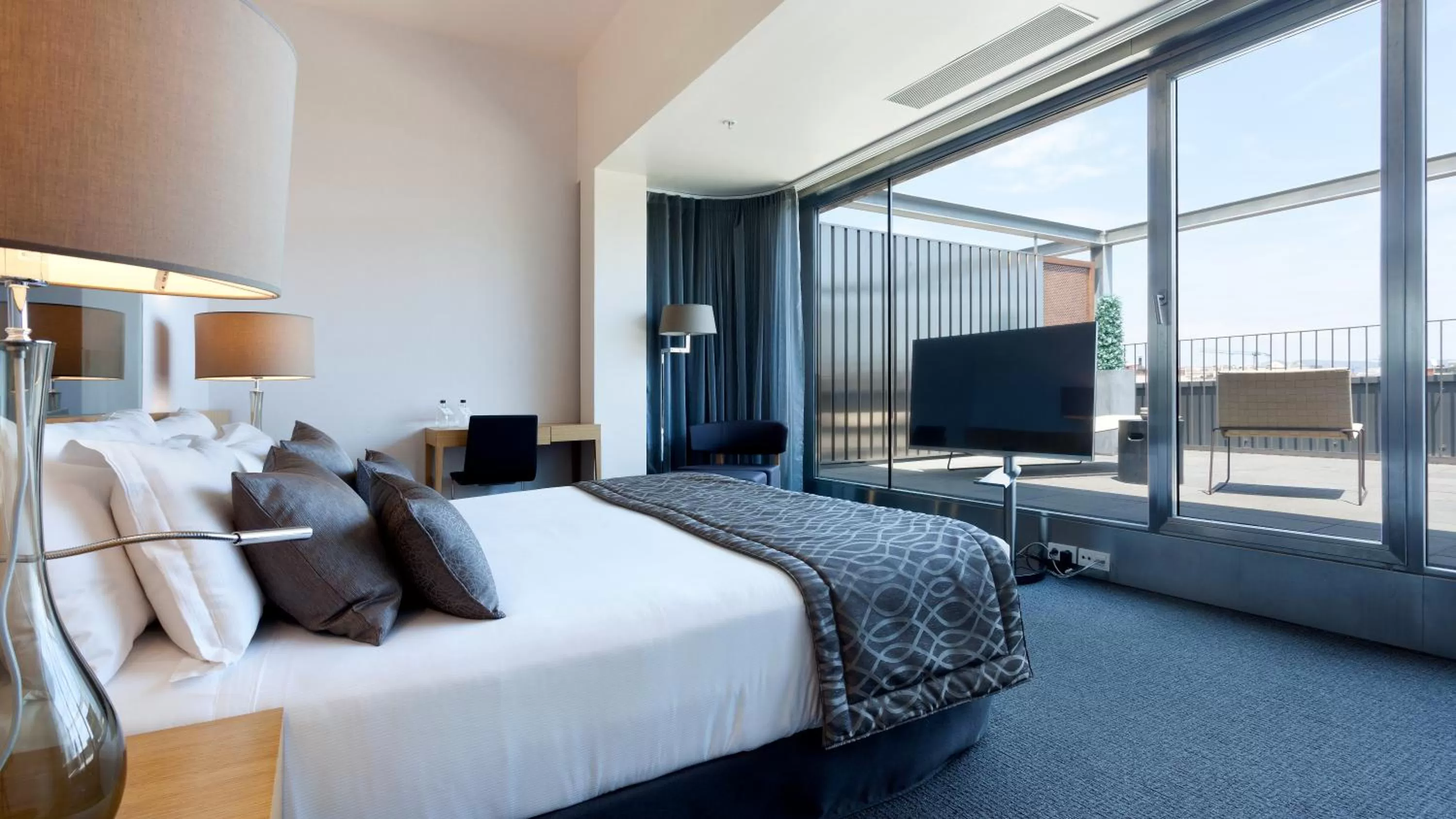 Photo of the whole room, Bed in Hotel Royal Passeig de Gracia