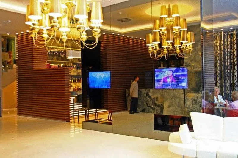 TV and multimedia in Gran Hotel Nagari Boutique & Spa