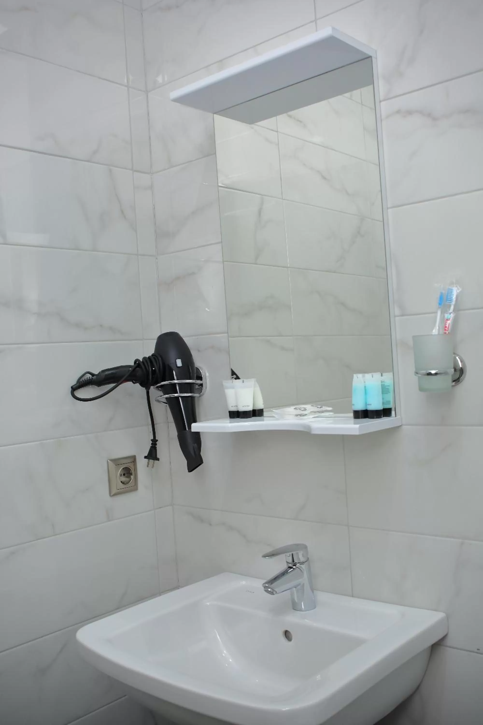 Shower, Bathroom in Golden Hotel