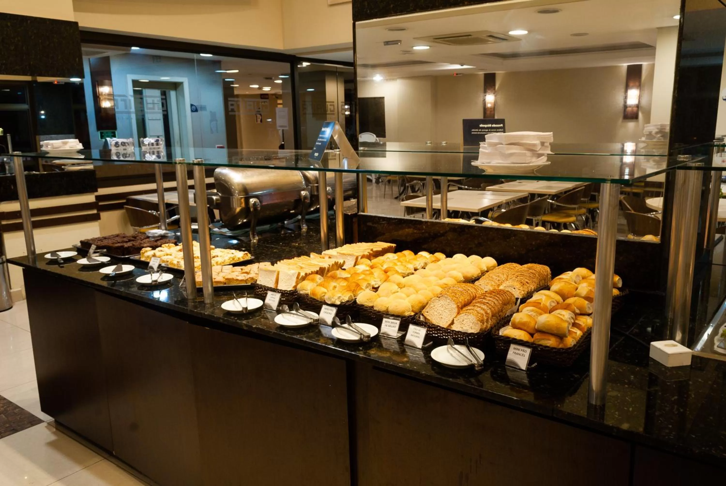 Breakfast in Master Curitiba Hotel - 1,6 km do Estádio Couto Pereira - Show