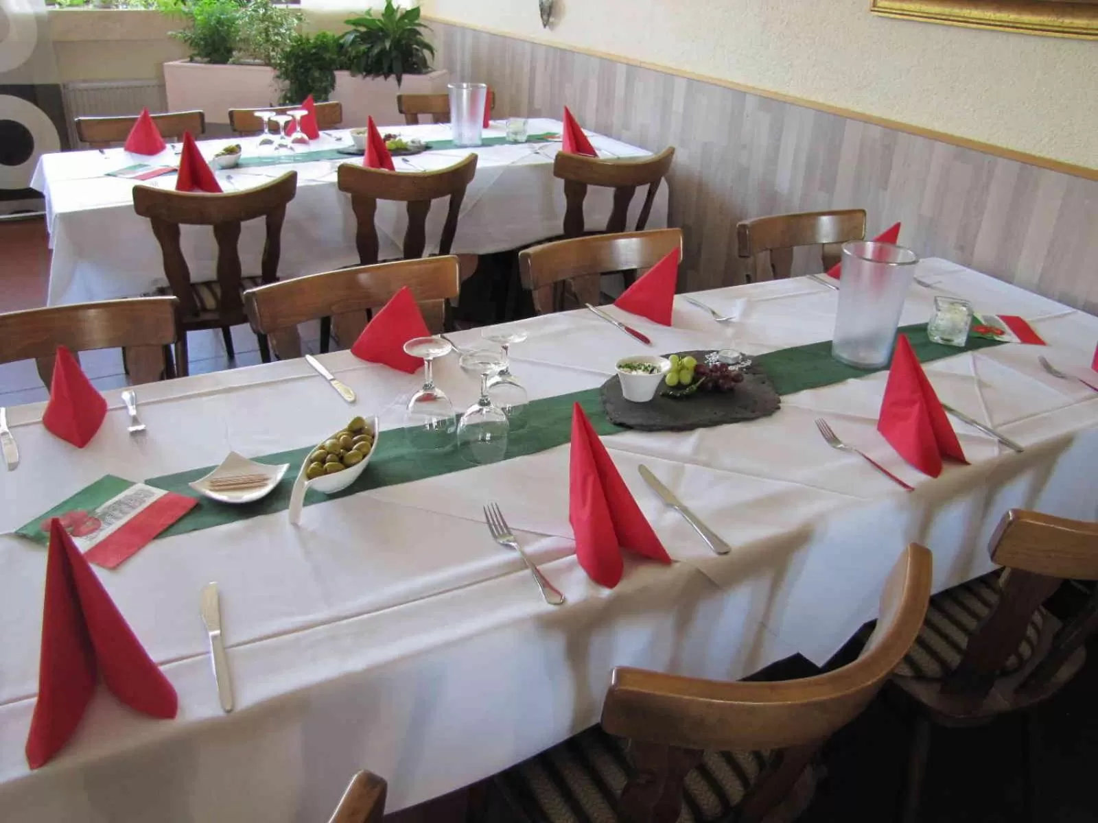 Restaurant/places to eat in "Unter den Kastanien"