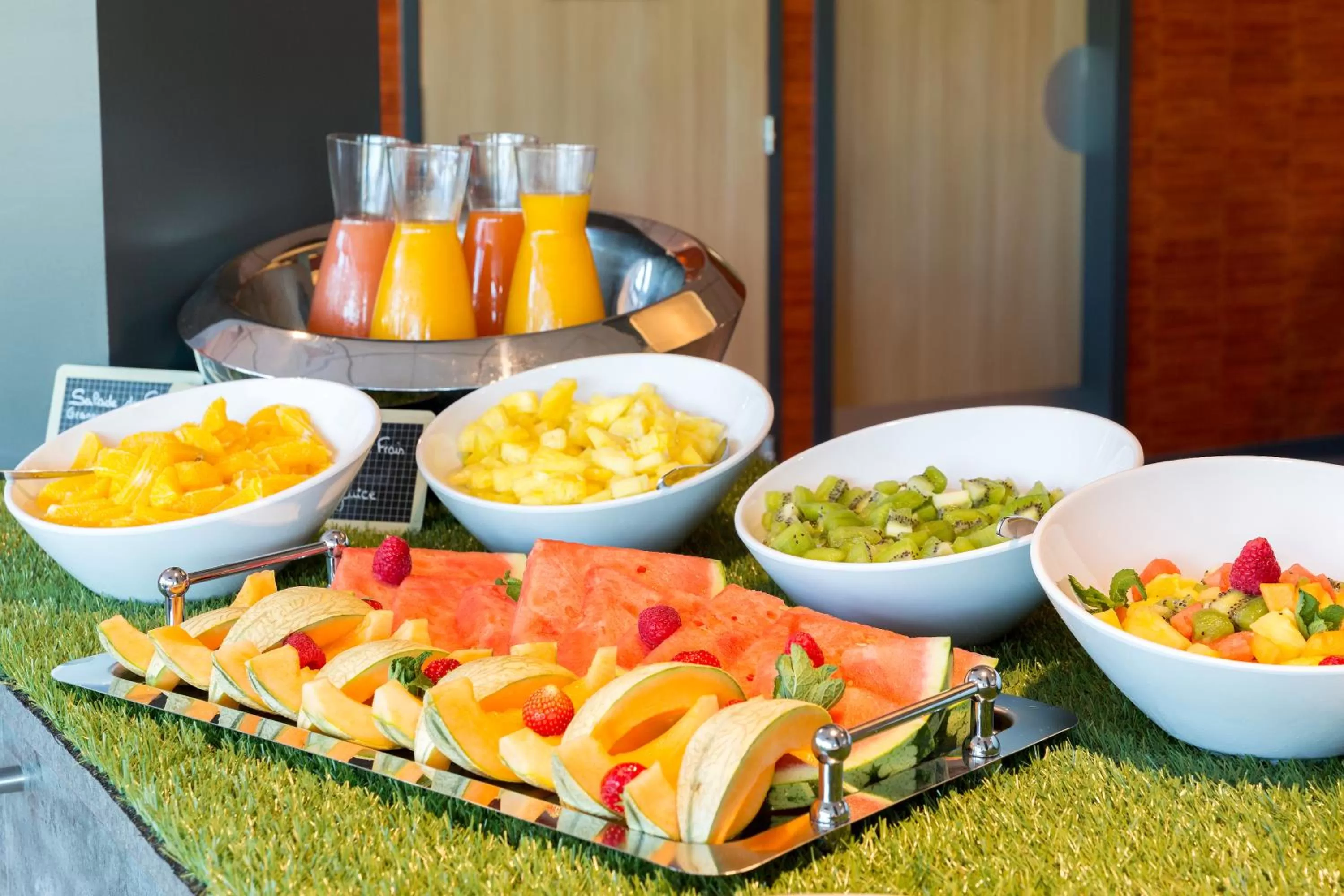 Breakfast in Best Western Plus Hôtel Escapade Senlis