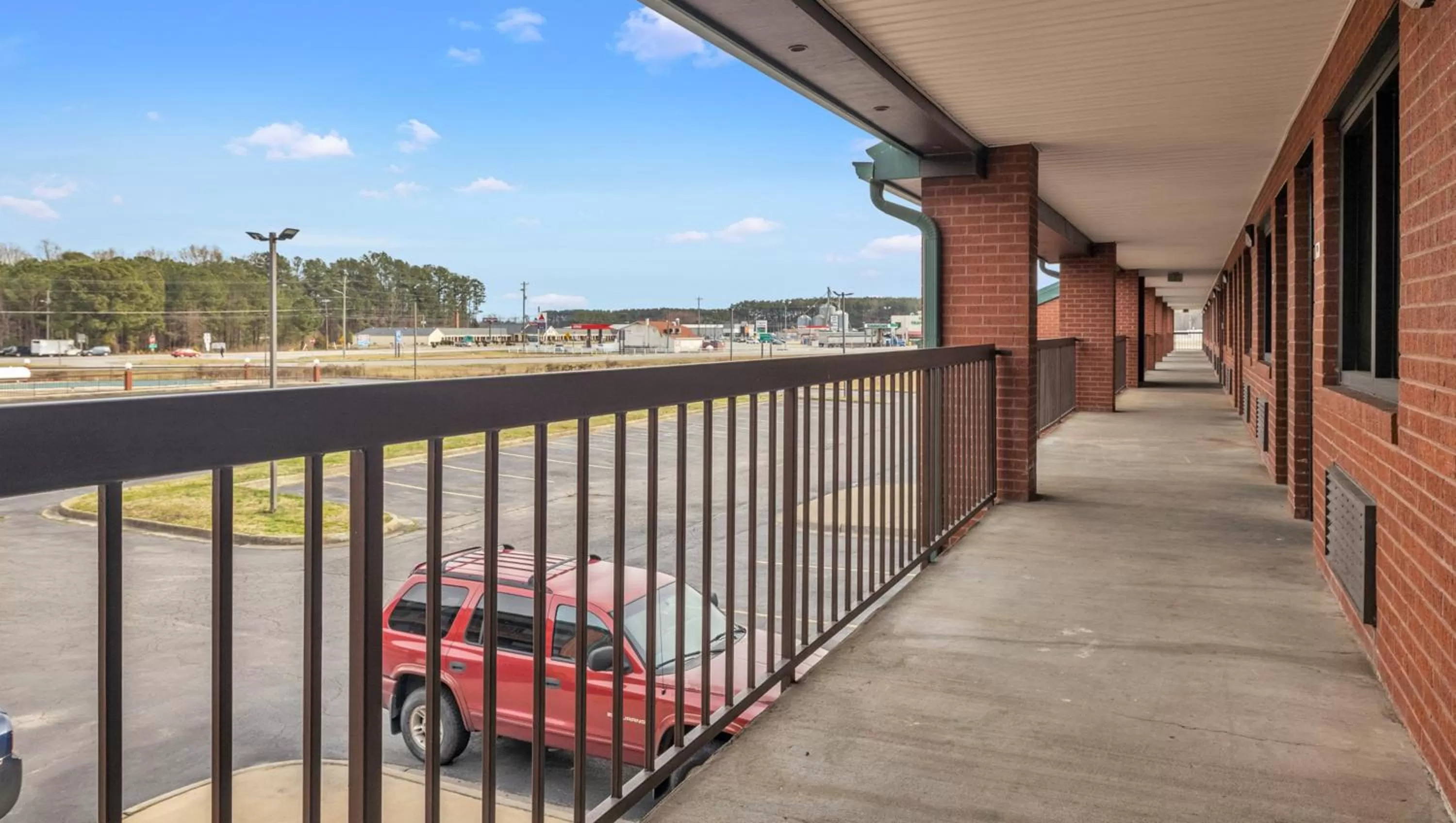 Property building in Studios and Suites 4 Less Emporia