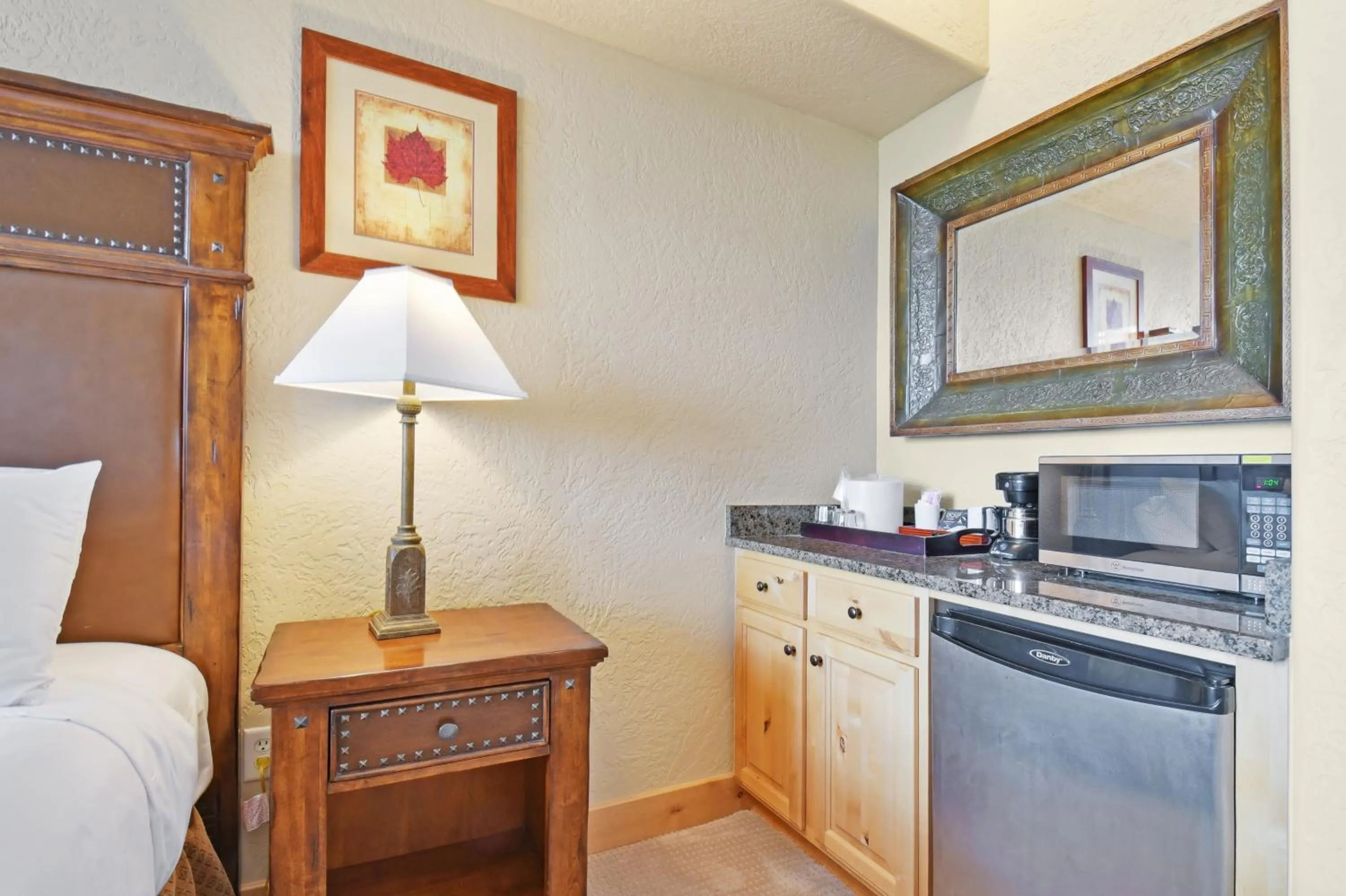 Coffee/tea facilities in Silverado Lodge, Park City - Canyons Village by Vail Resorts