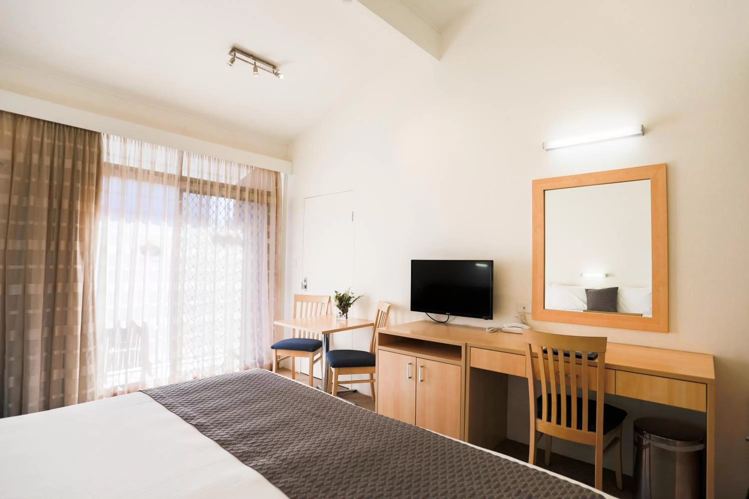 Photo of the whole room, Bed in Parkhaven