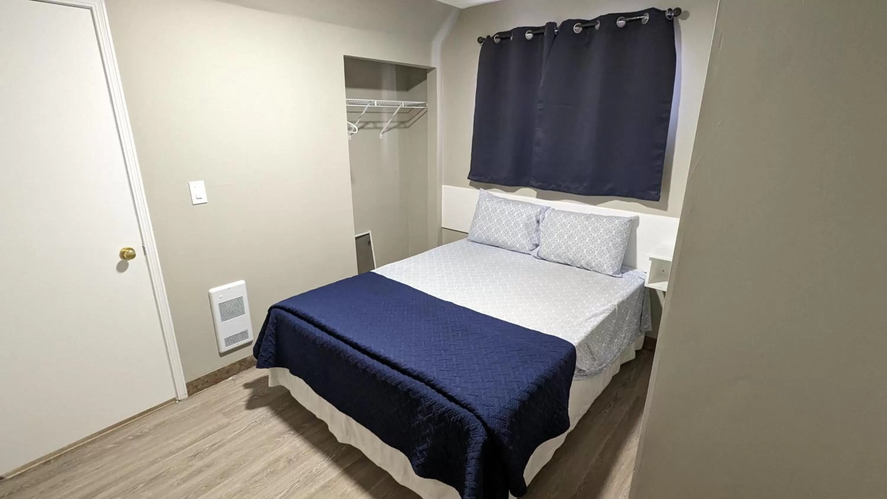 Deluxe Queen Suite in Riverside Motel & Suites