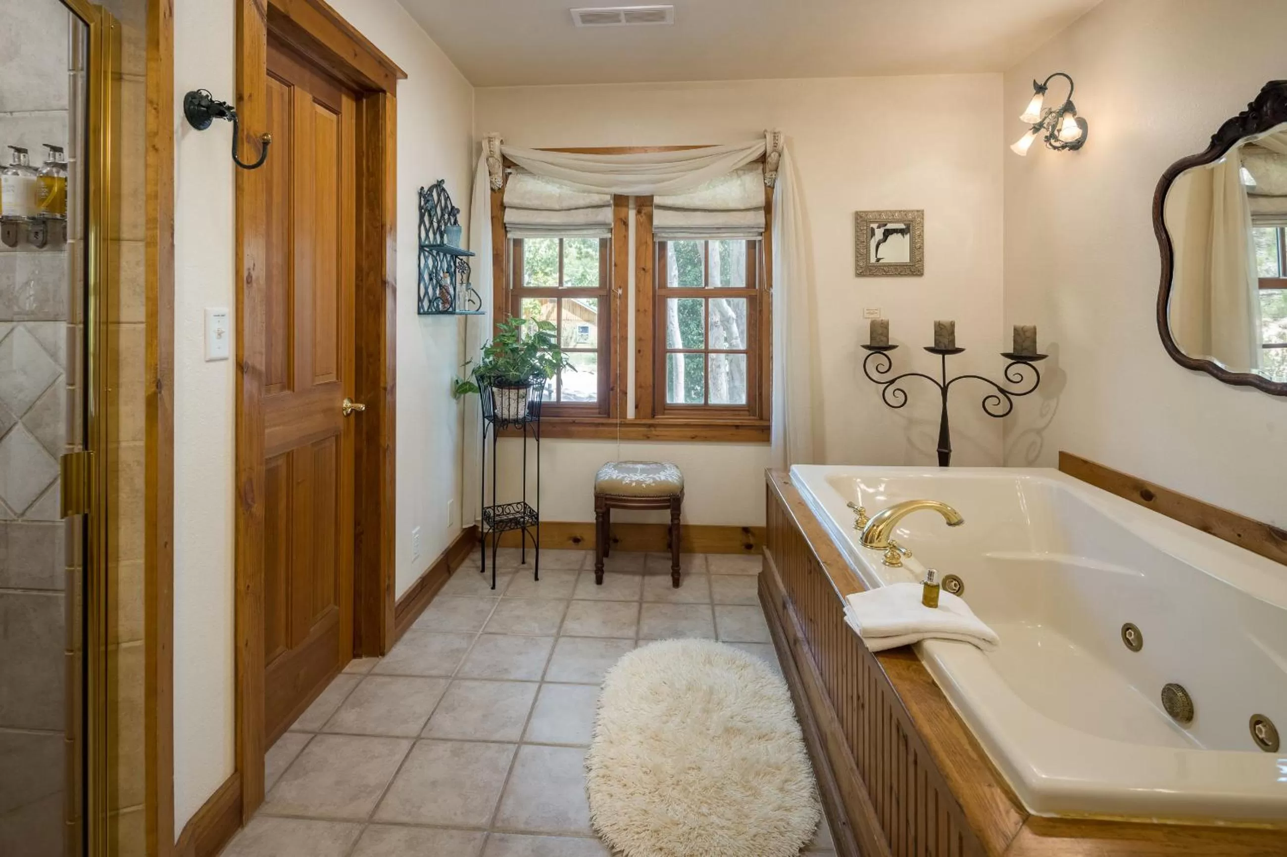 Bath in Sunflower Hill Inn