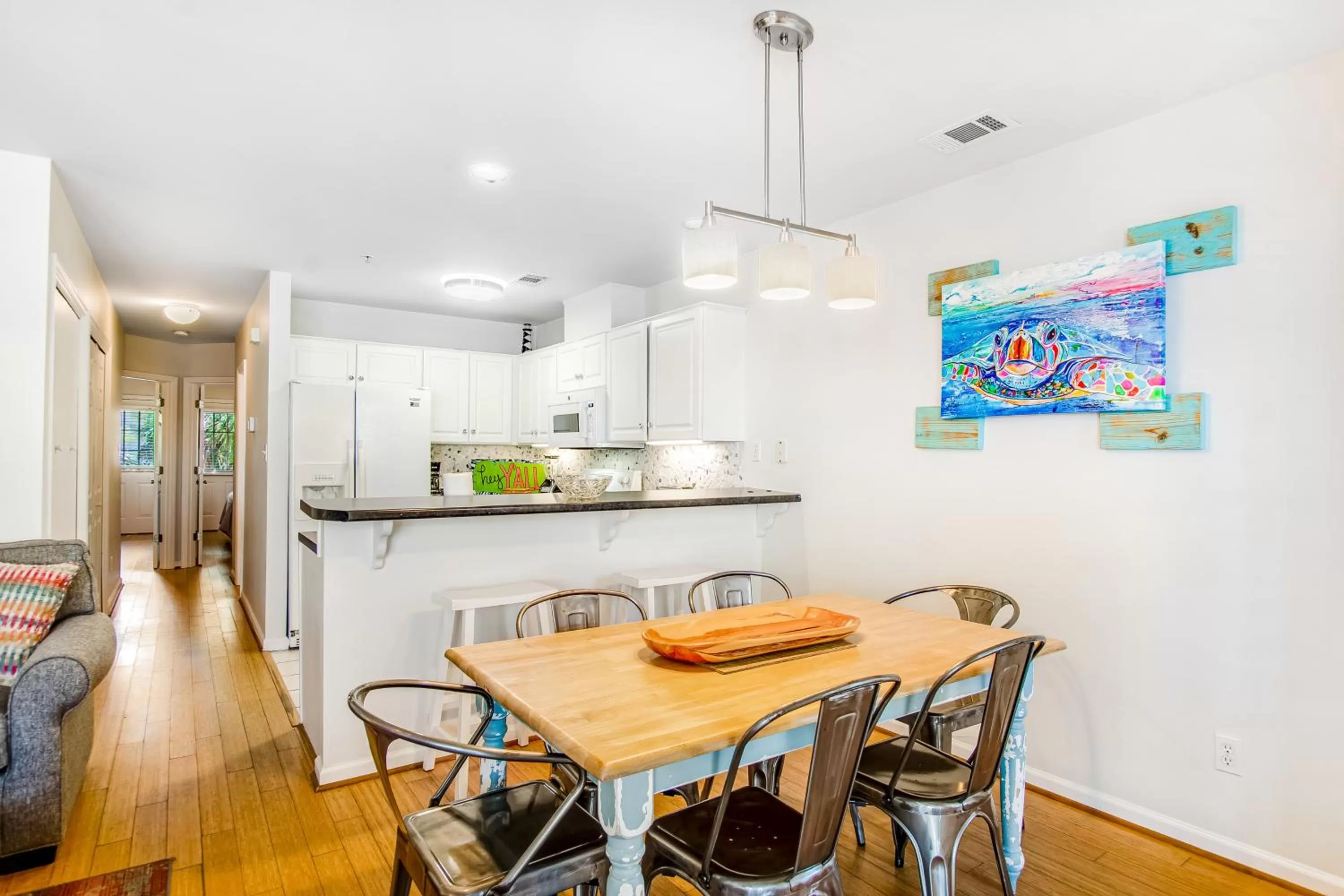 Dining Area in Tybee Turtle