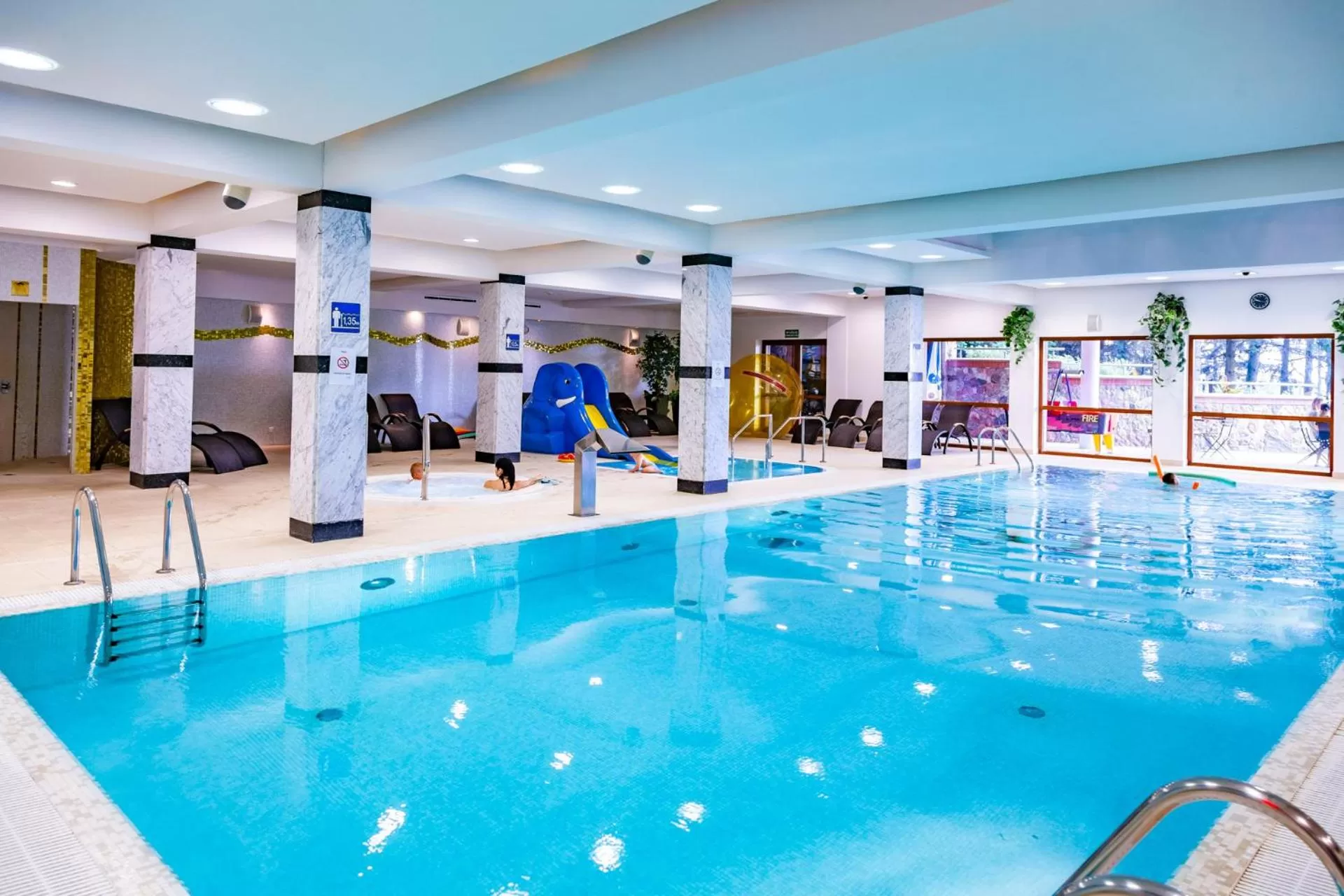 Swimming pool in Hotel Robert's Port