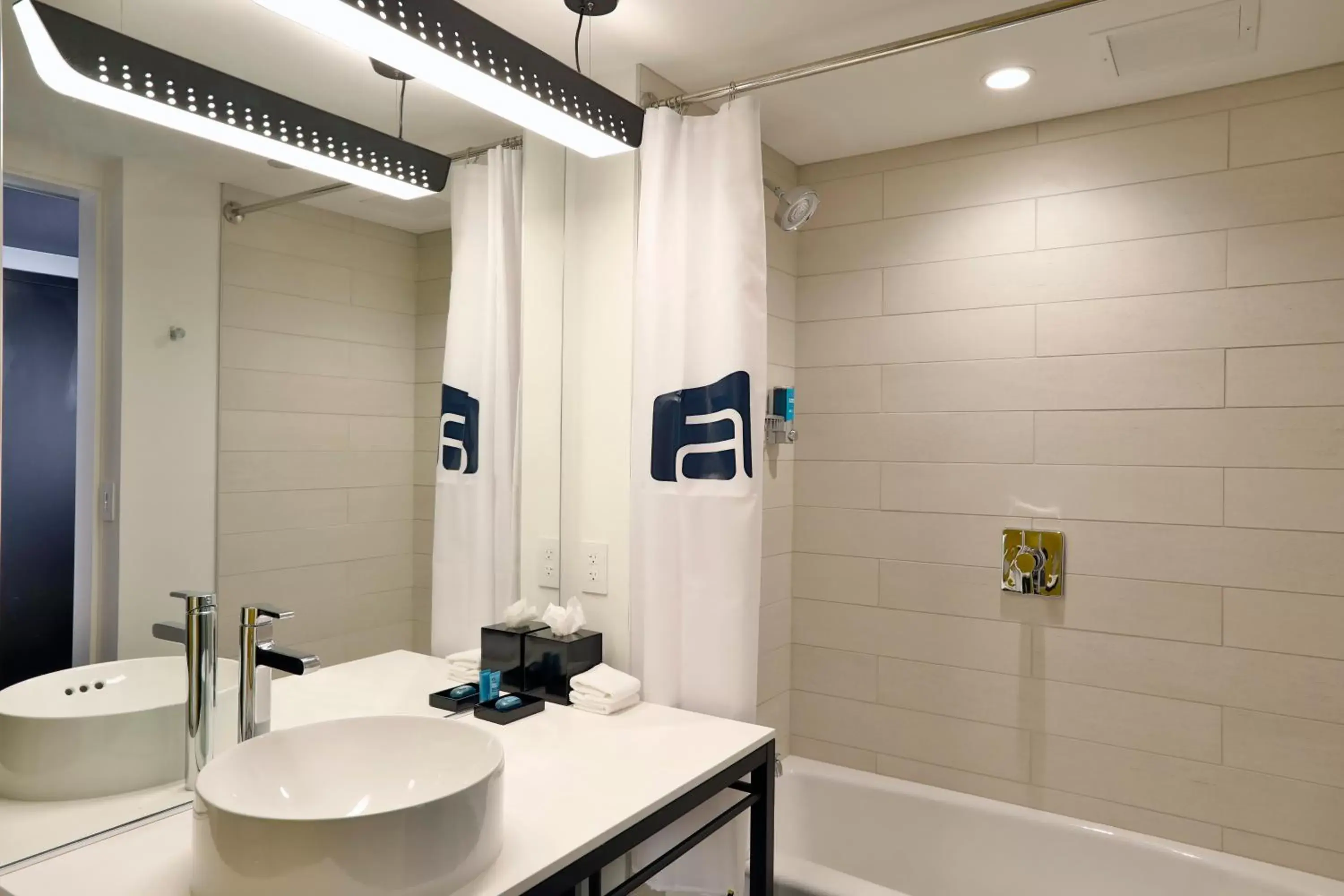 Queen Room with Two Queen Beds and Adapted Tub - Mobility Accessible in Aloft Chicago Mag Mile Queen Room with Two Queen Beds and Adapted Tub - Mobility Accessible in Aloft Chicago Mag Mile