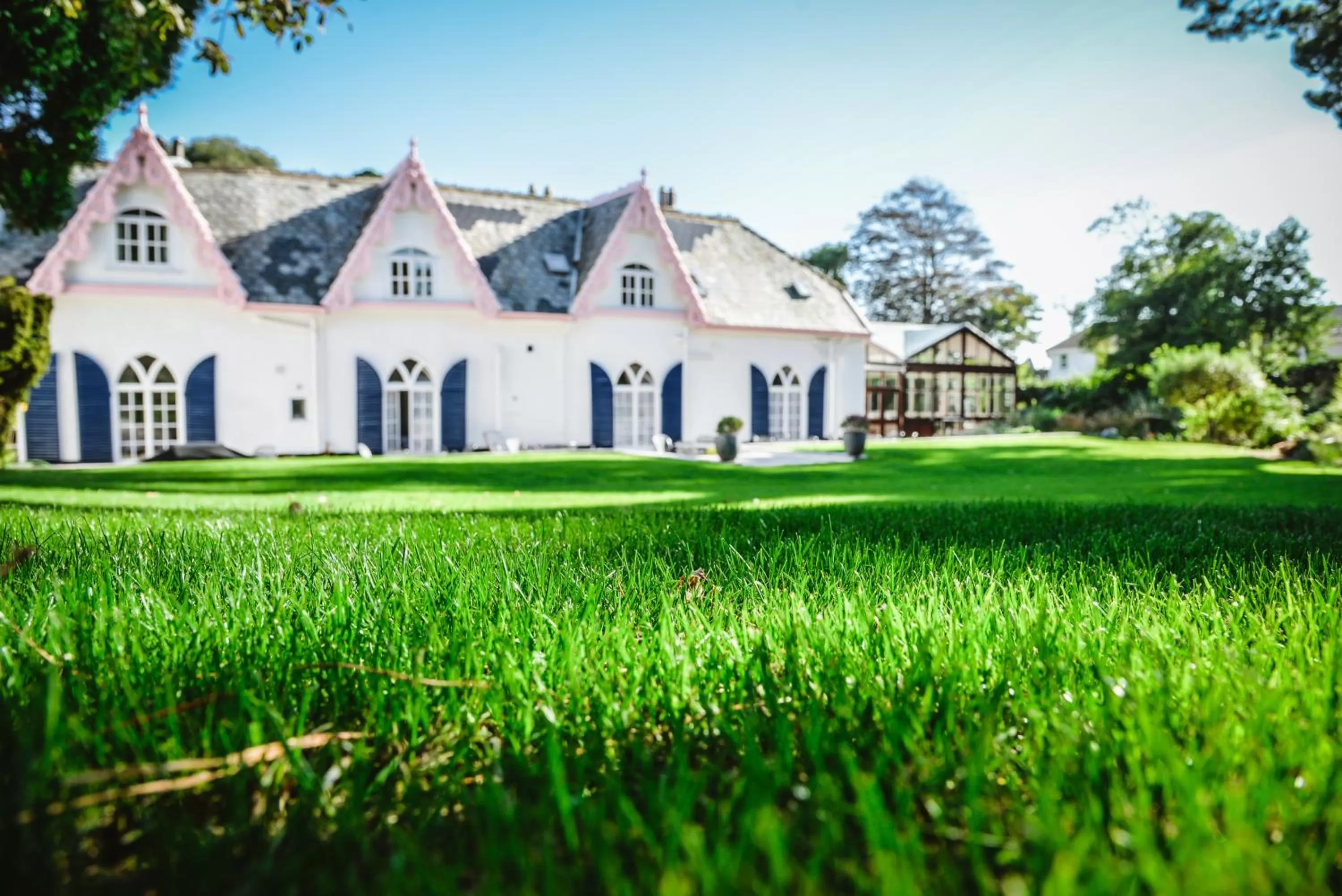 Garden, Property Building in The Woodlands Hotel