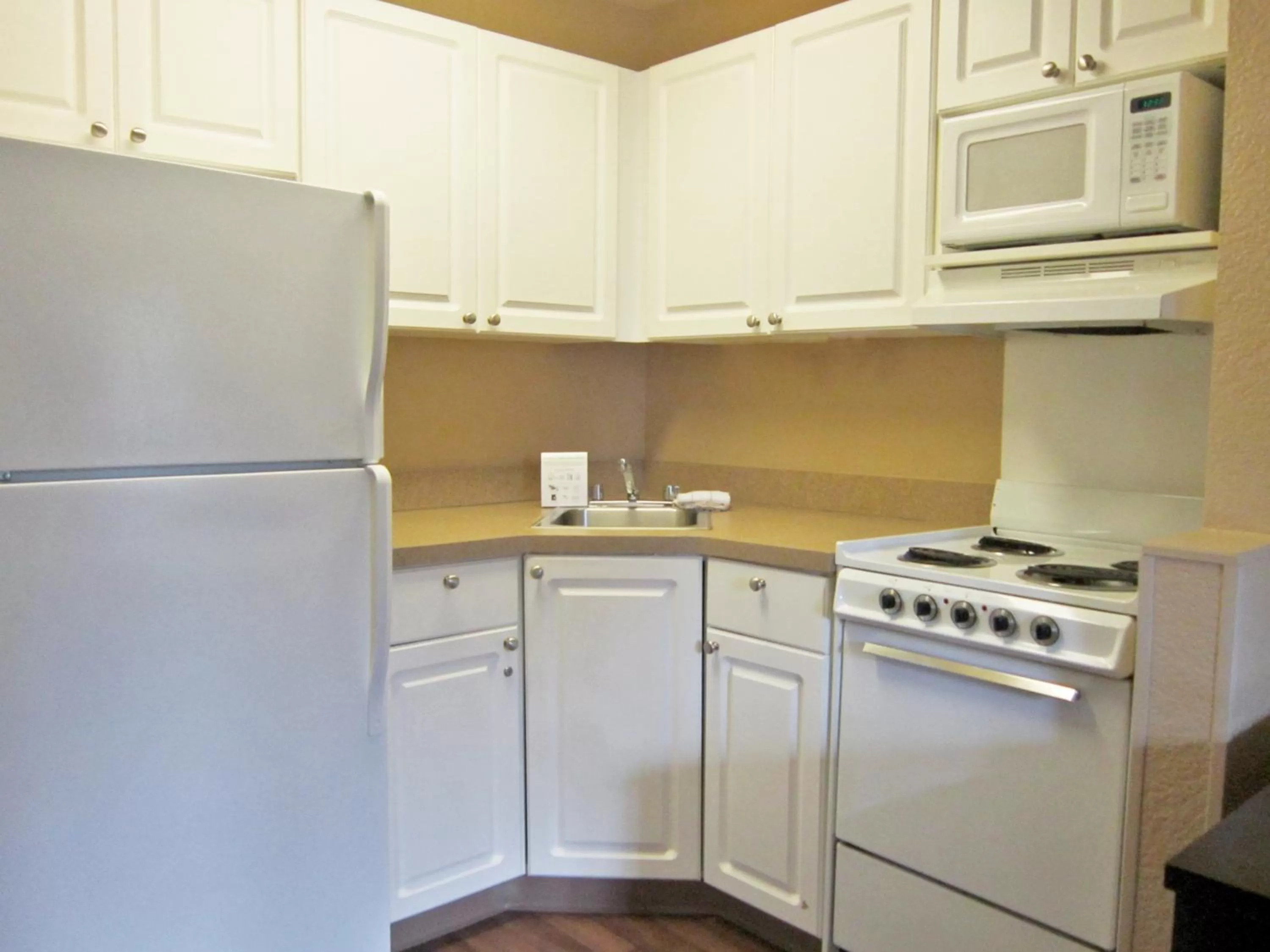Kitchen or kitchenette in Extended Stay America Suites - Oakland - Alameda Airport
