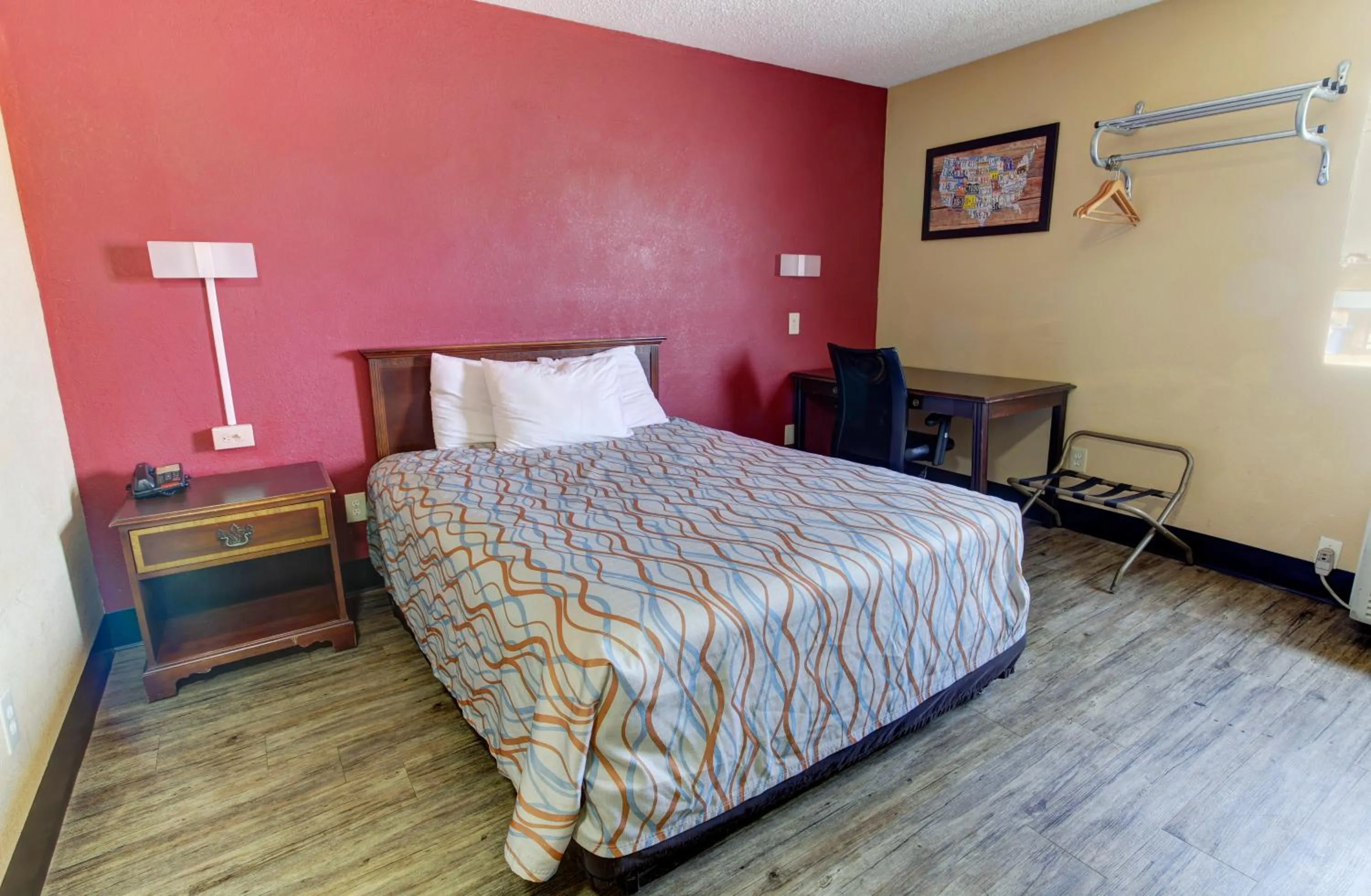 Bed in Econo Lodge Virginia Beach Town Center