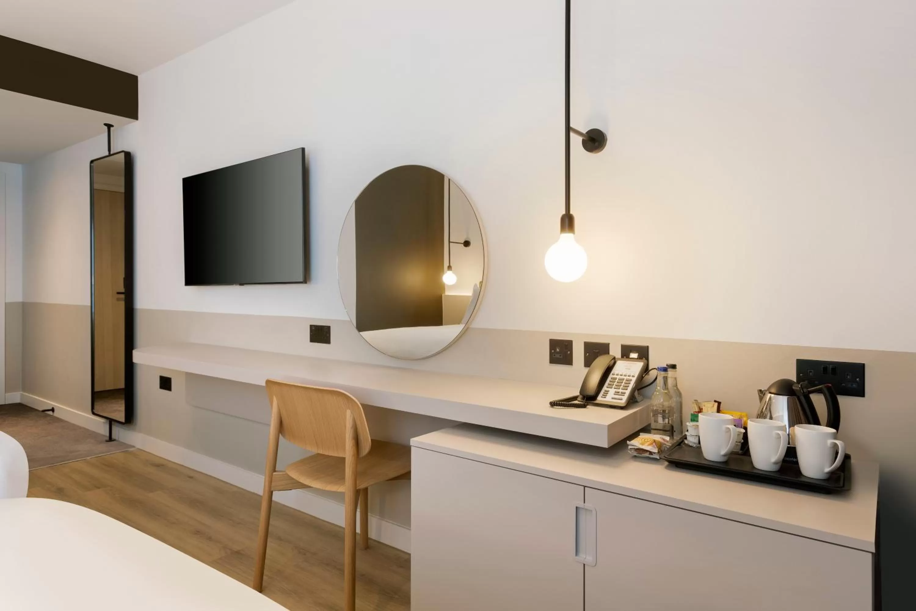 Bedroom, Bed in Leonardo Hotel Manchester Piccadilly