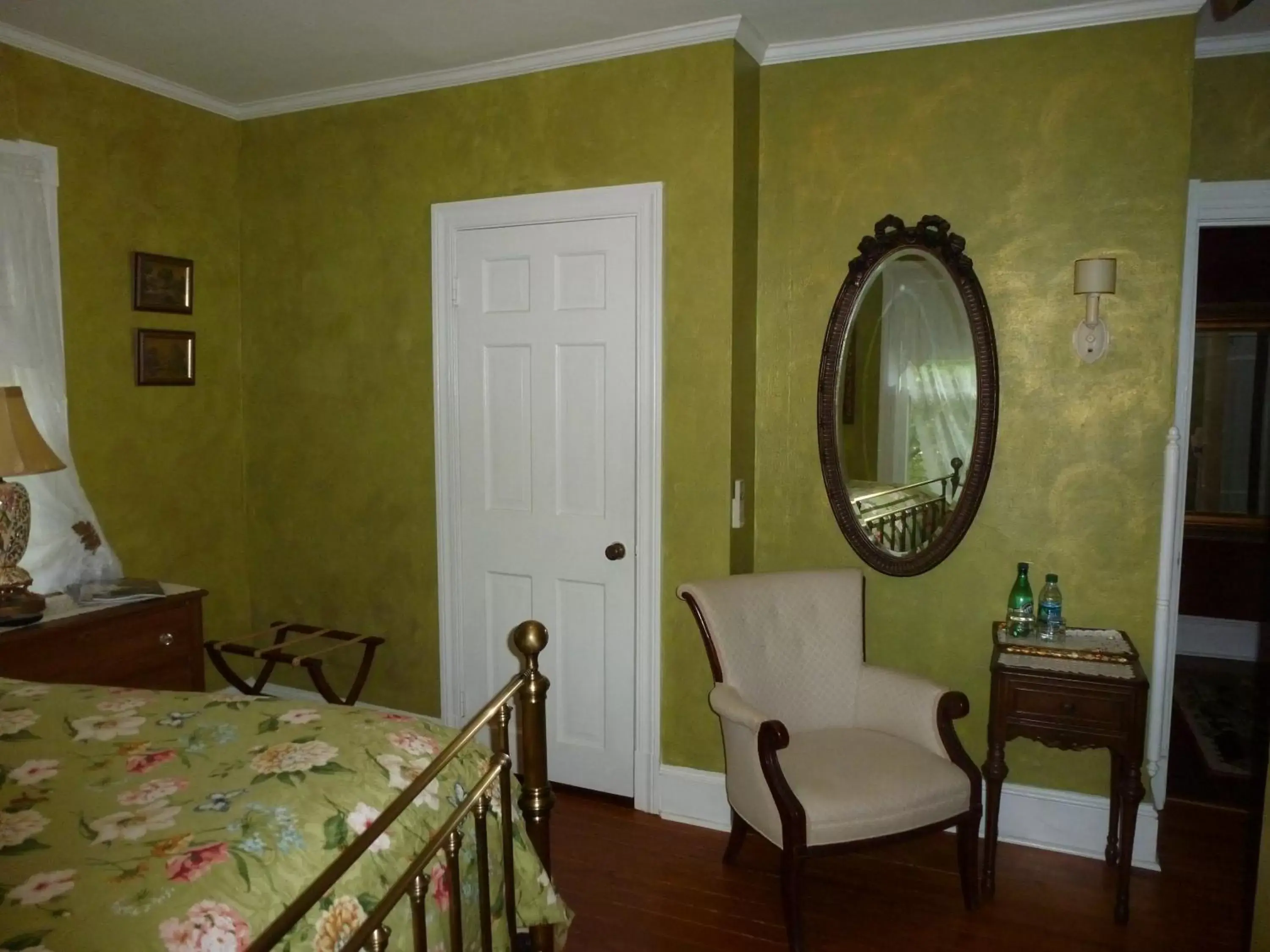 Deluxe Queen Studio in Back INN Time B&B Deluxe Queen Studio in Back INN Time B&B