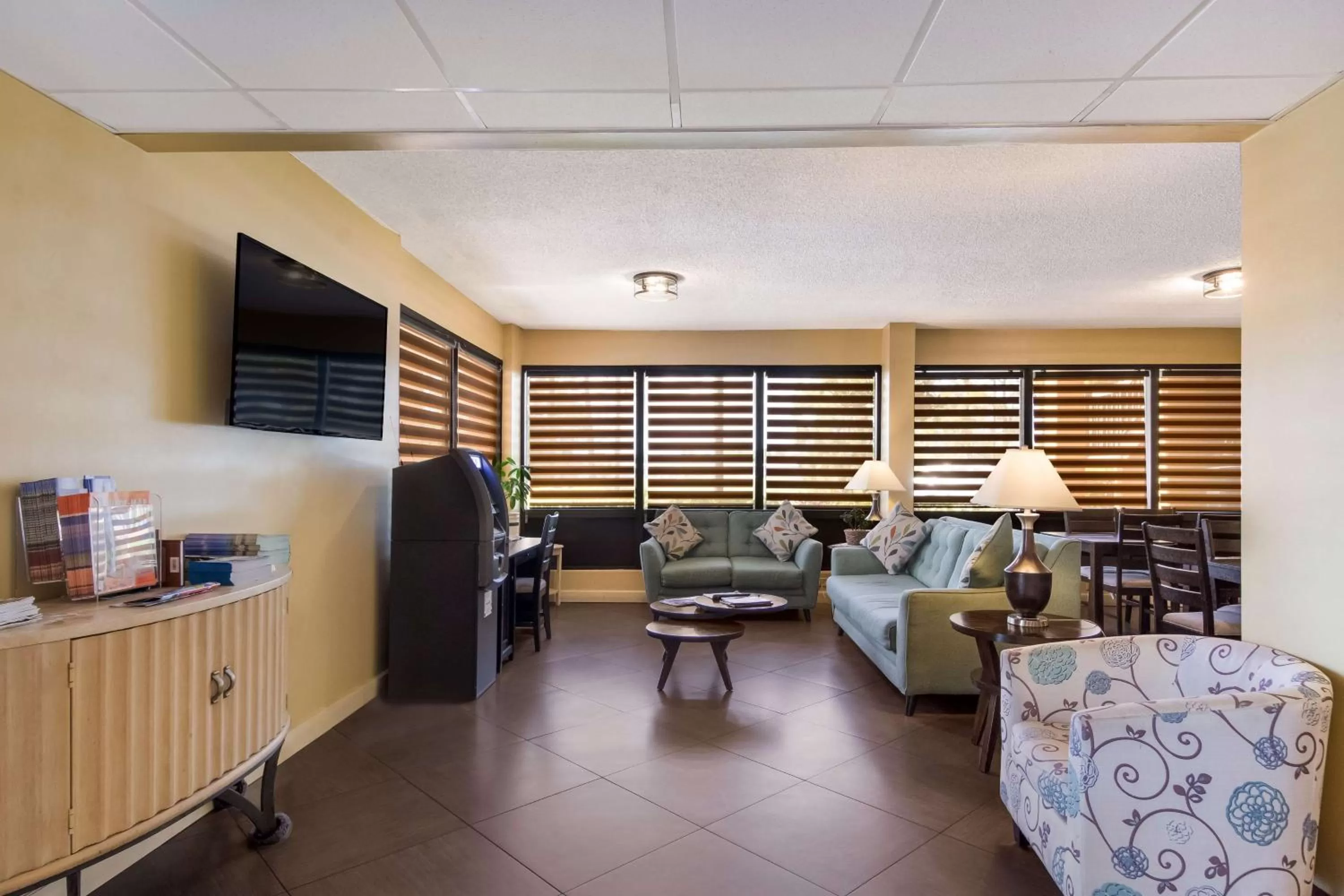 Lobby or reception in SureStay Hotel by Best Western St Pete Clearwater Airport