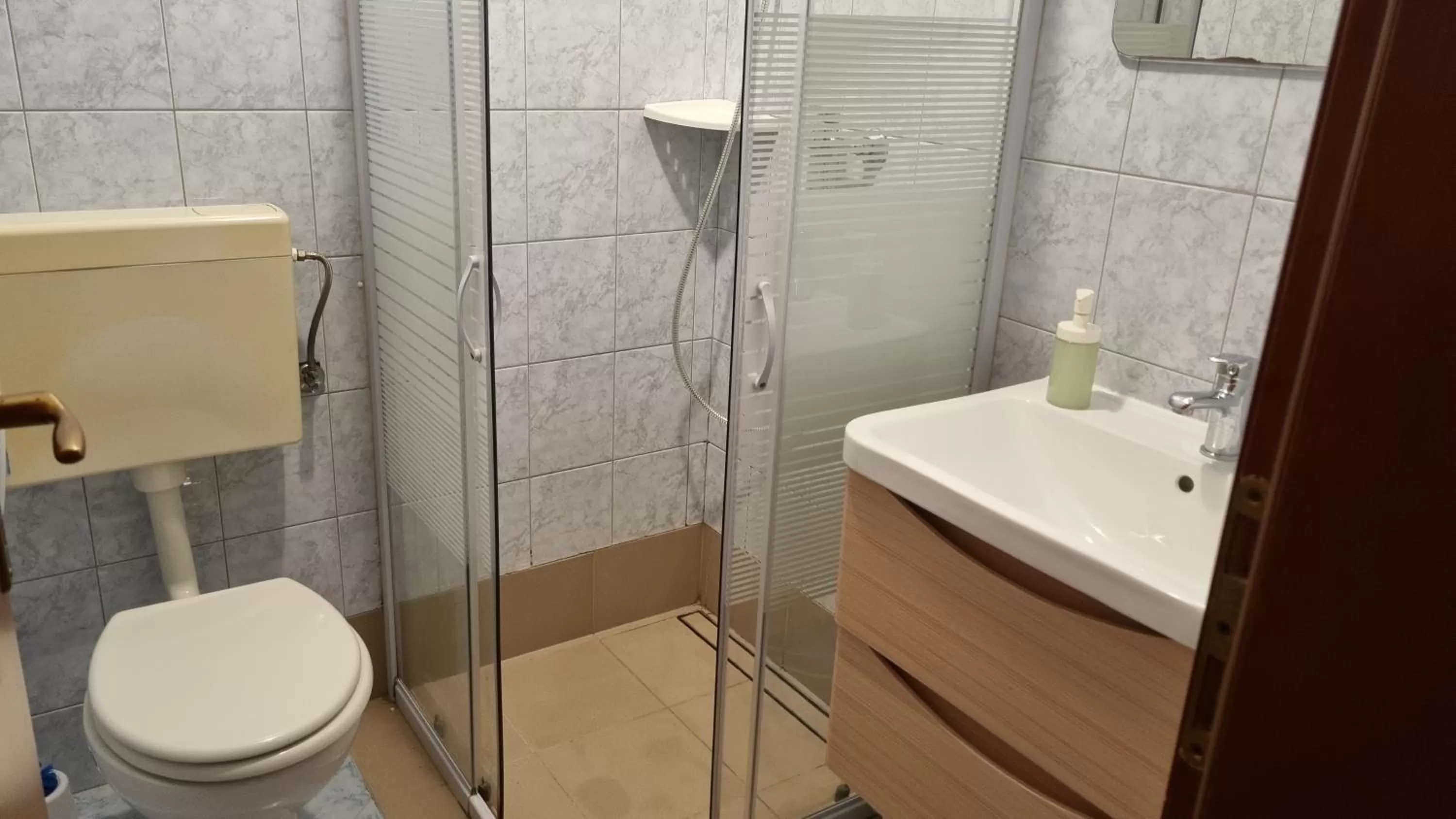 Shower in Laura Rooms