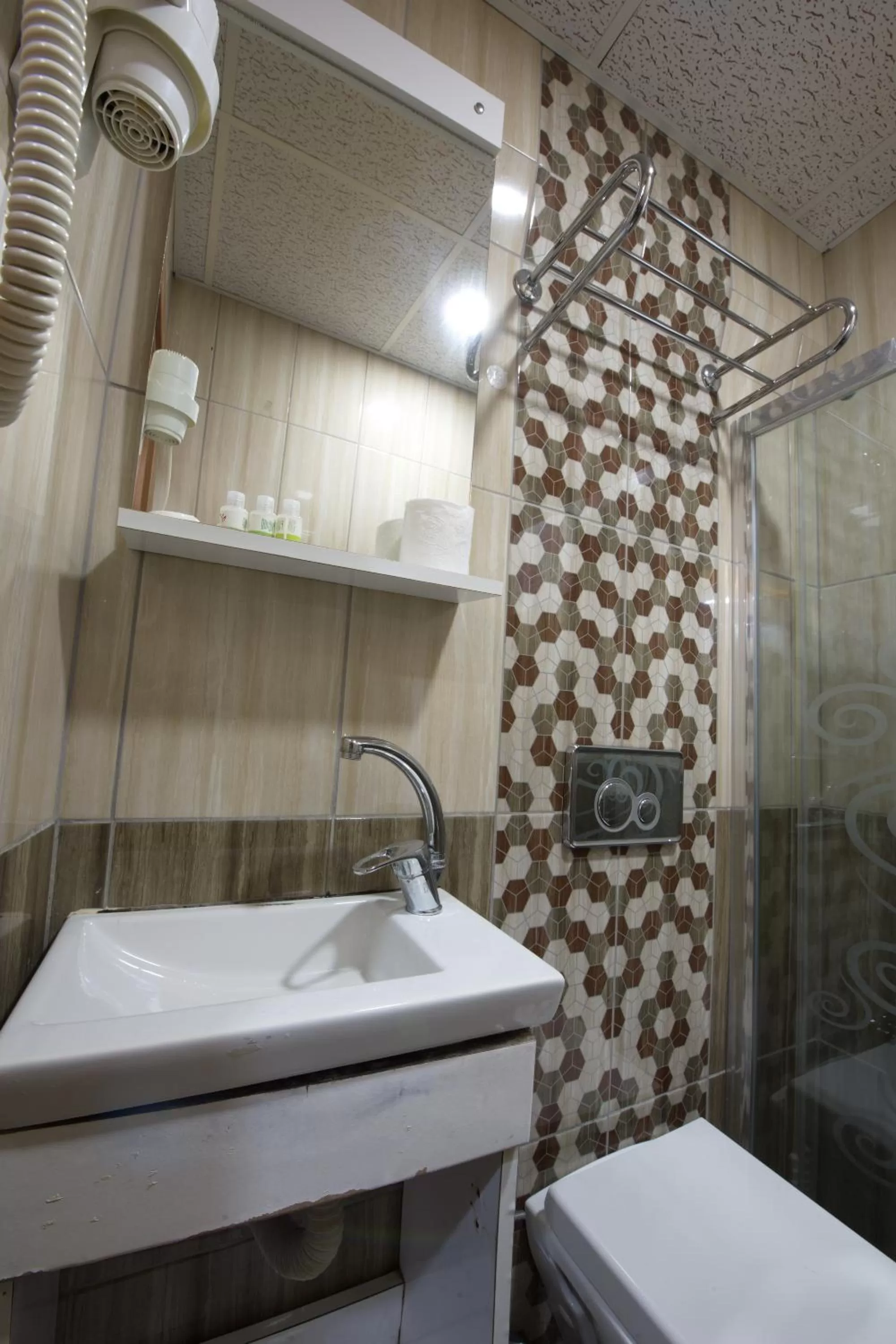 Shower in Istanbul Sirkeci Hotel