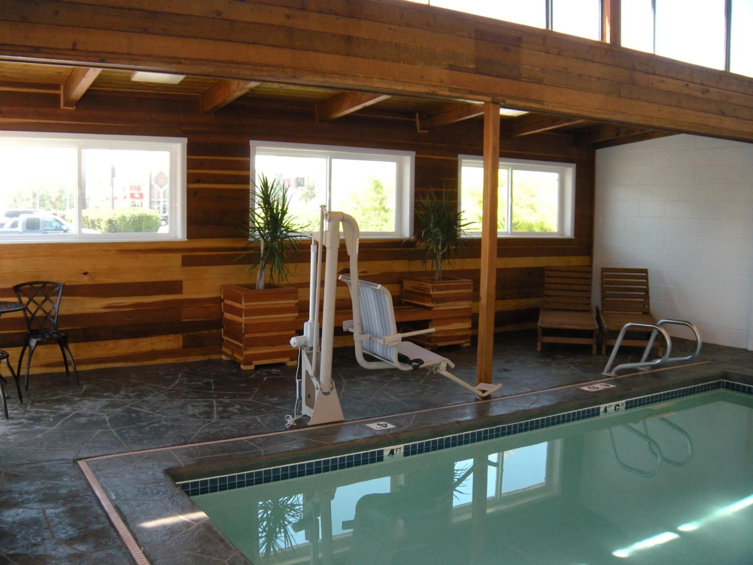 Swimming pool in Motel West