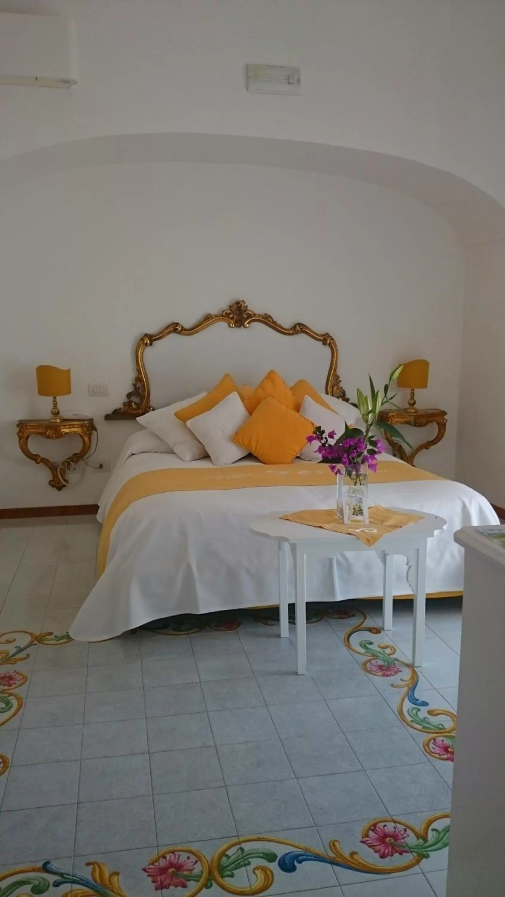 Photo of the whole room, Bed in Villa Yiara