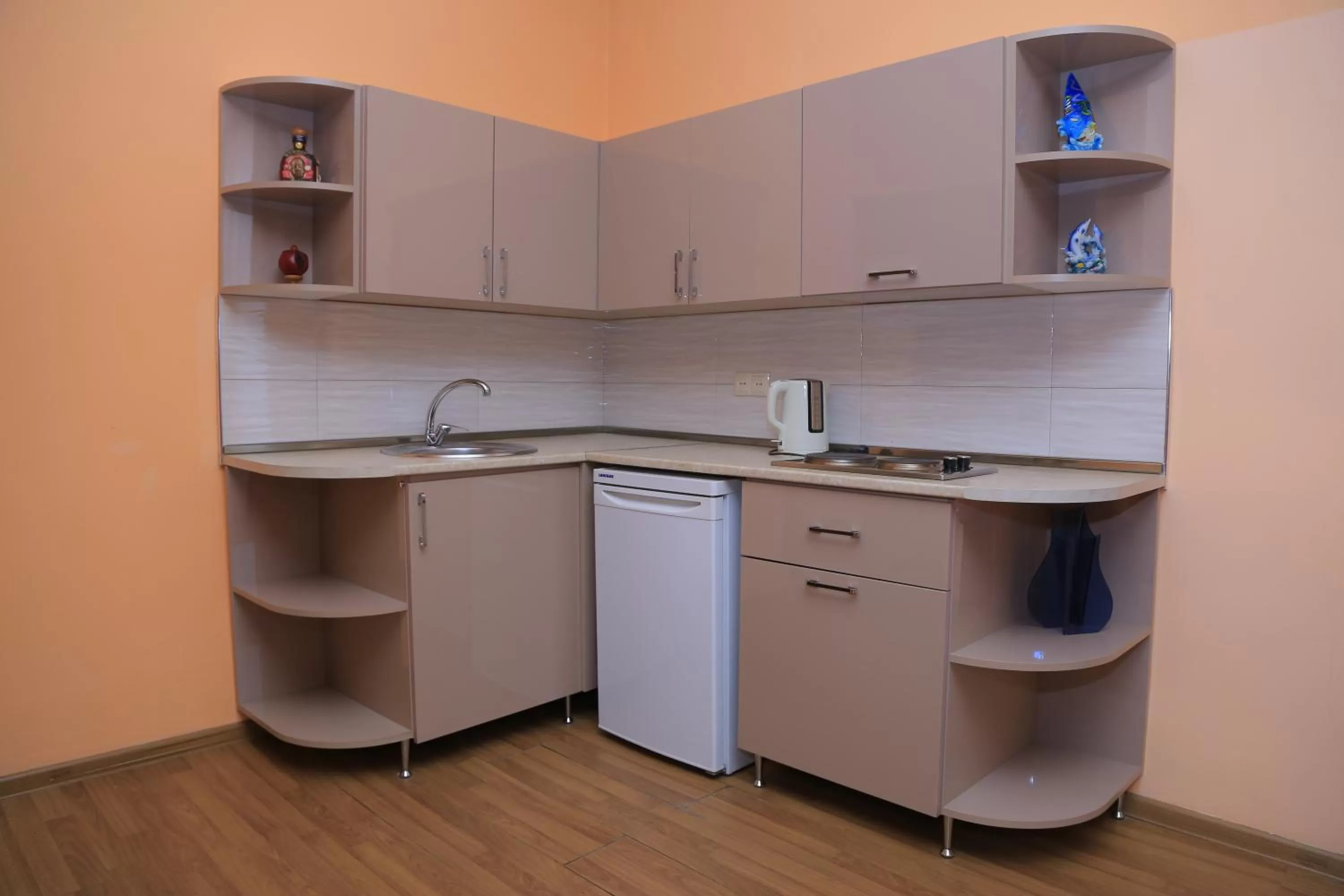 Kitchen or kitchenette, Kitchen/Kitchenette in Elkoaparthotel