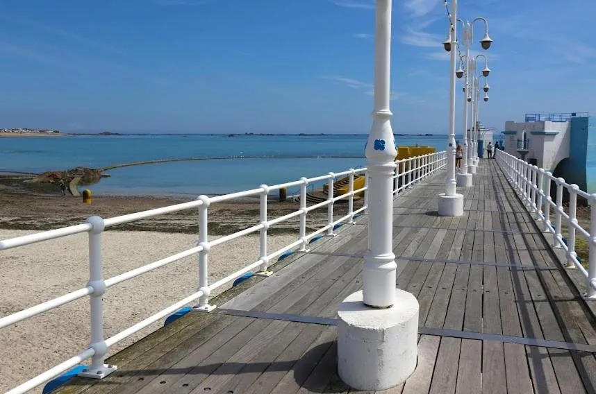 Beach in Runnymede Court Hotel