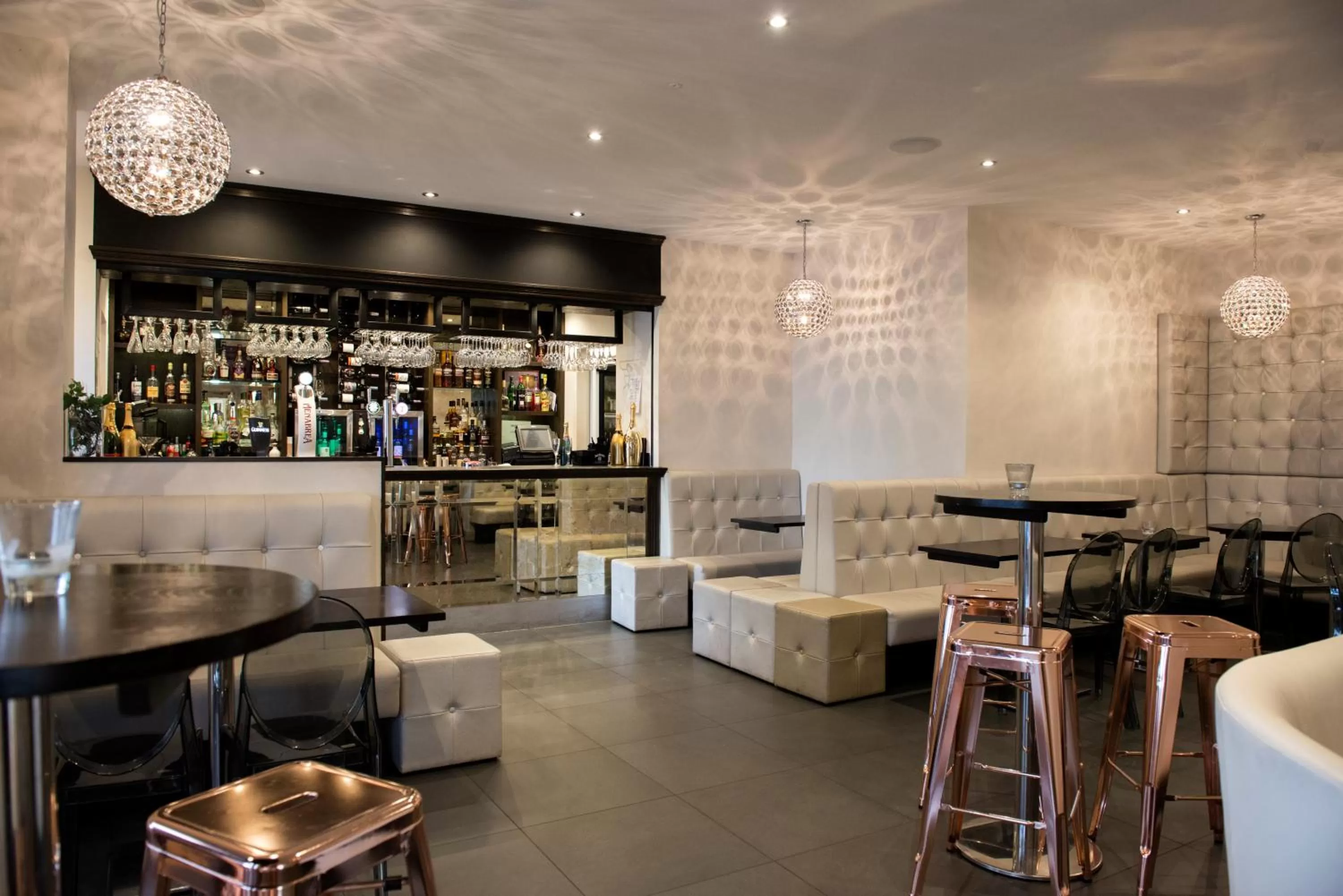 Restaurant/places to eat in Avonbridge Hotel