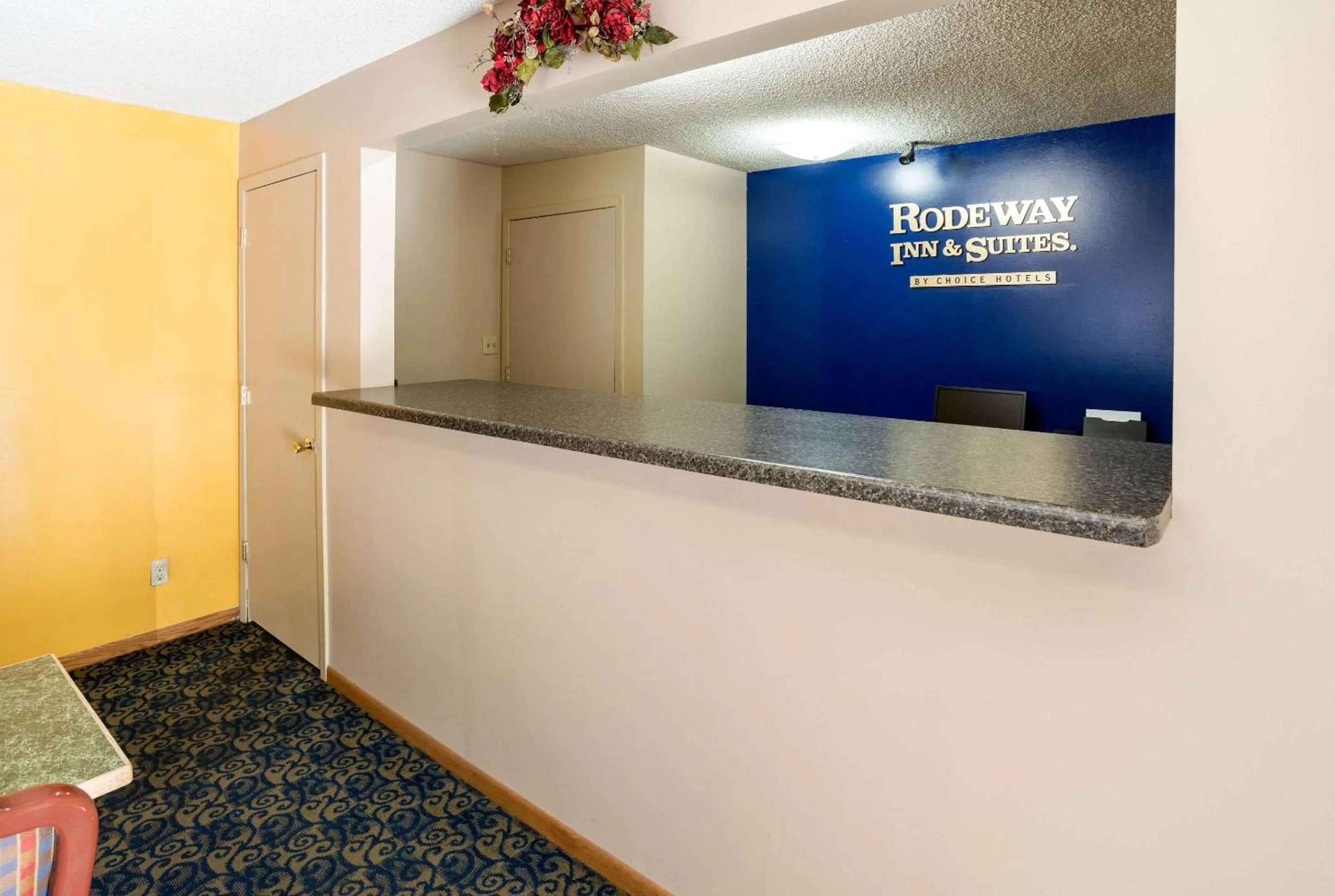 Lobby or reception in Rodeway Inn & Suites Austin I-90