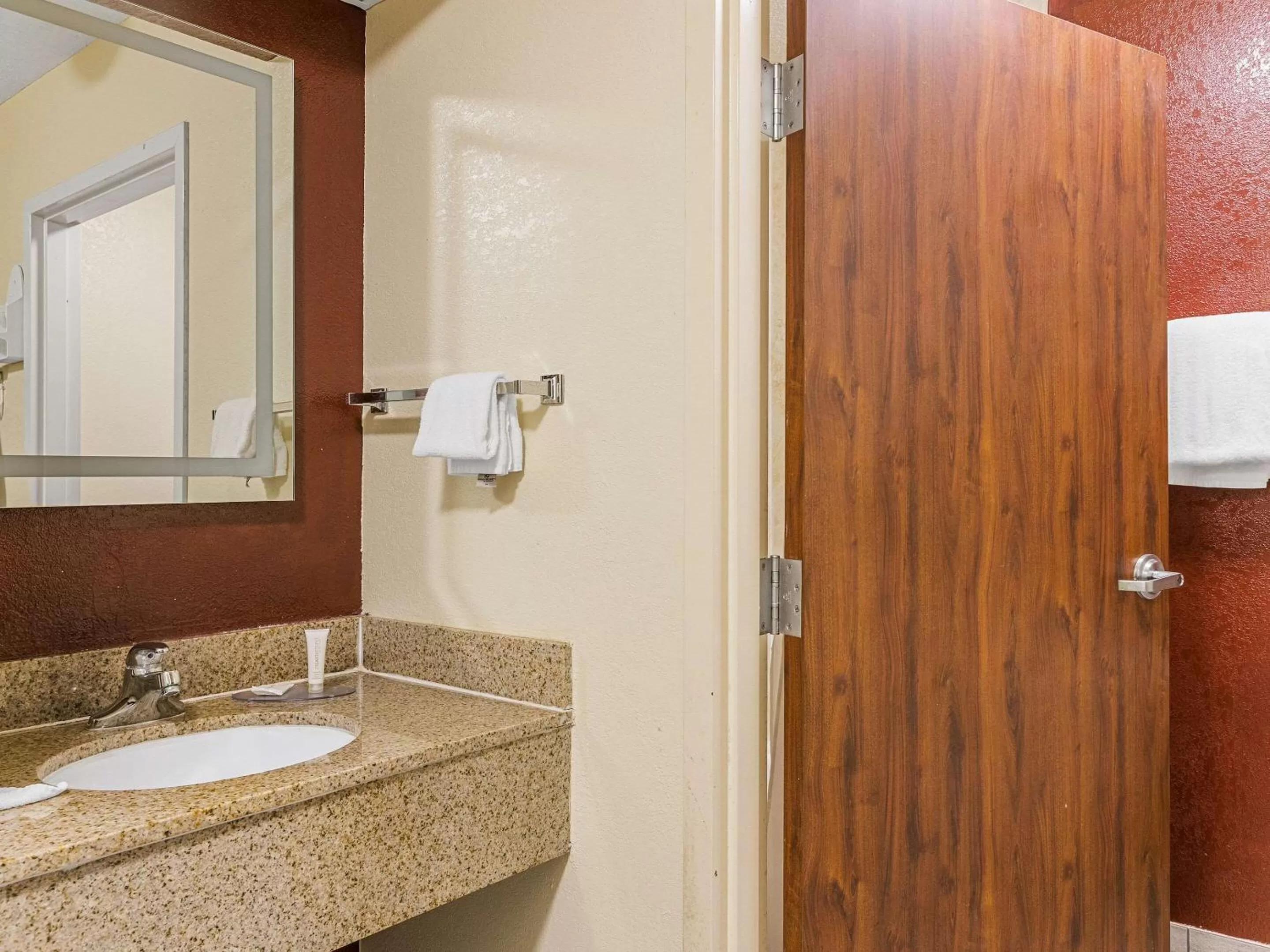 Standard King Room - Non-Smoking  in Clarion Pointe Savannah Gateway I-95