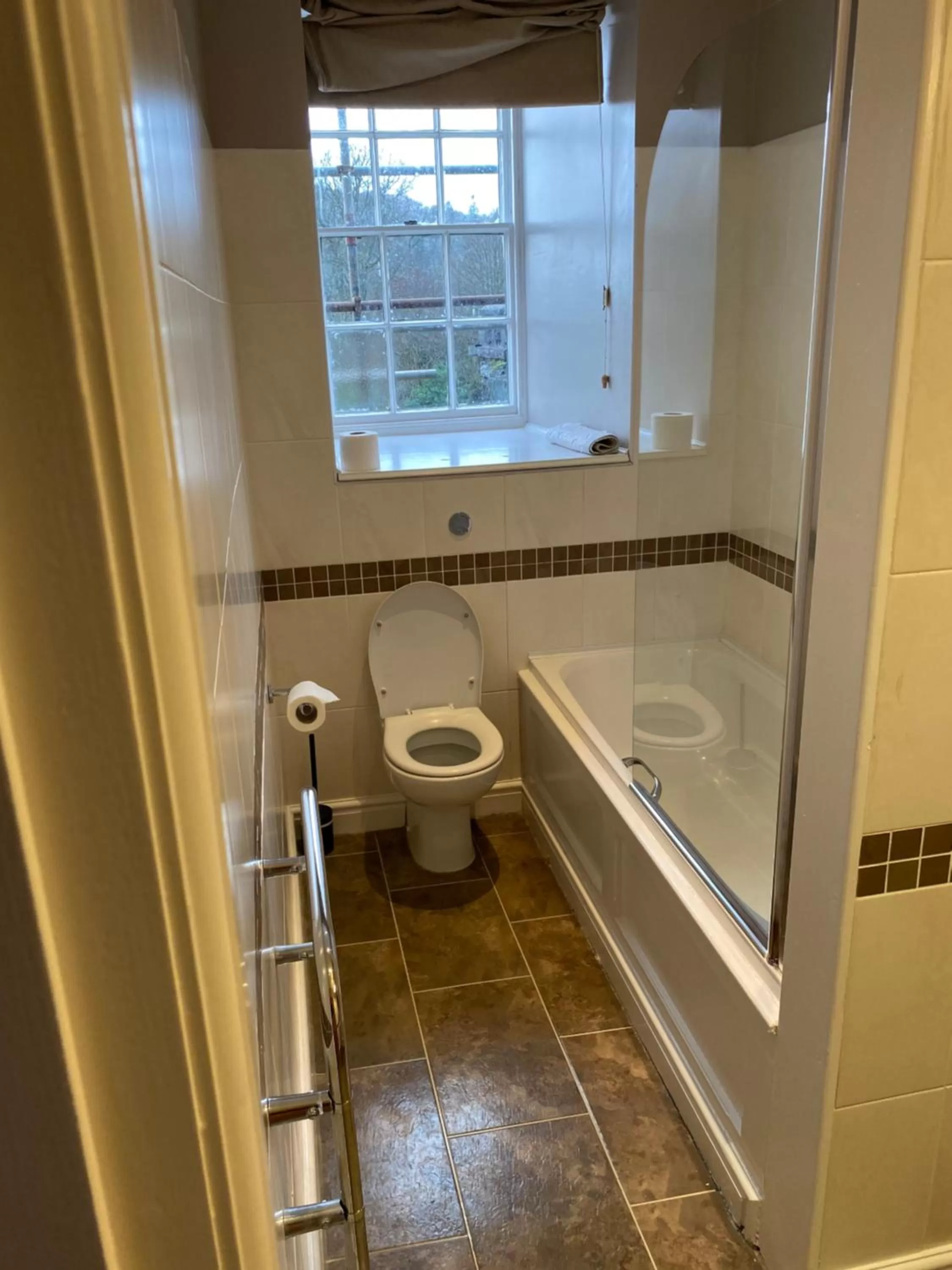 Bathroom in Grapes Hotel, Bar & Restaurant Snowdonia Nr Zip World