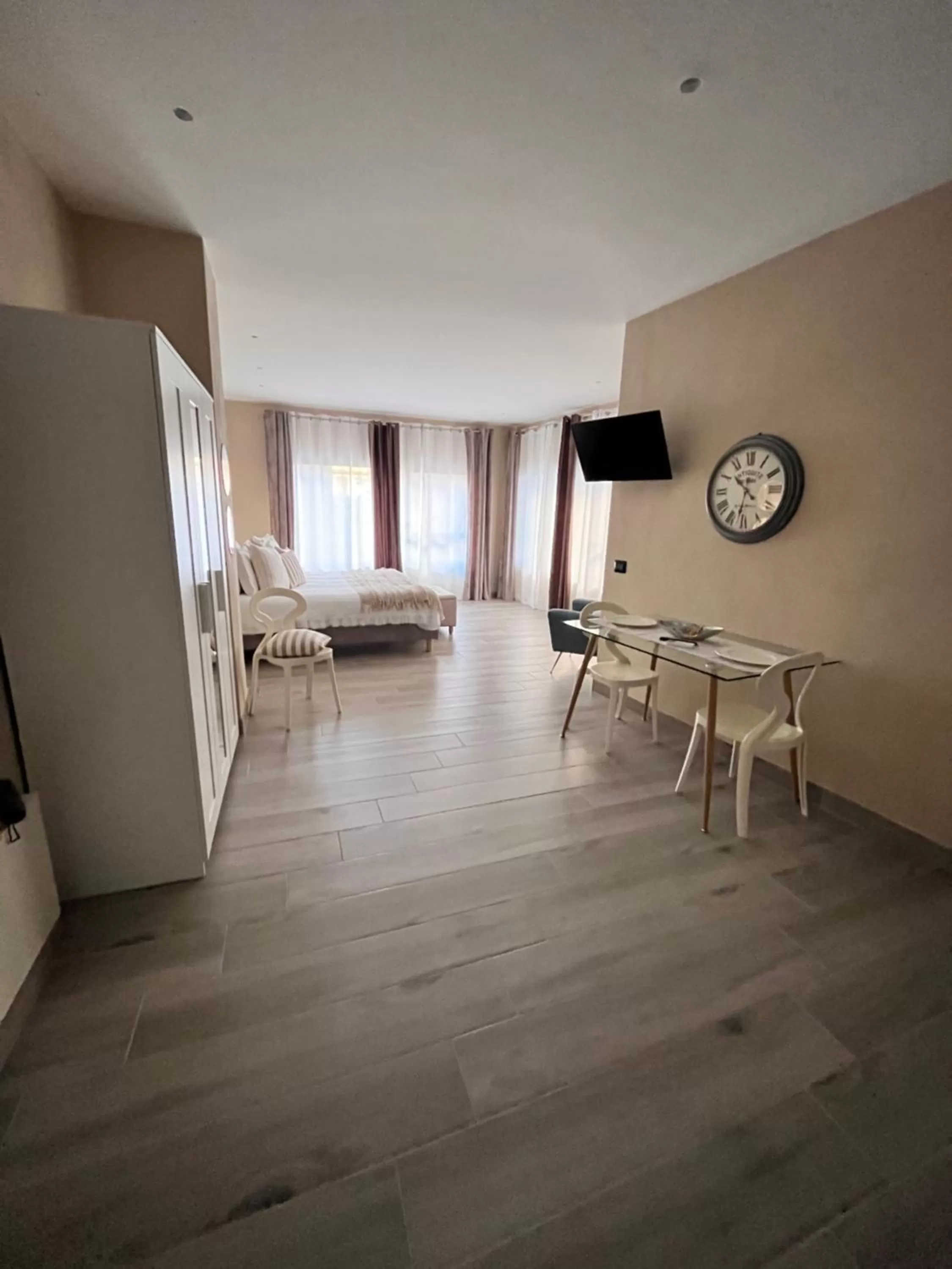 Dining Area in CB Rooms