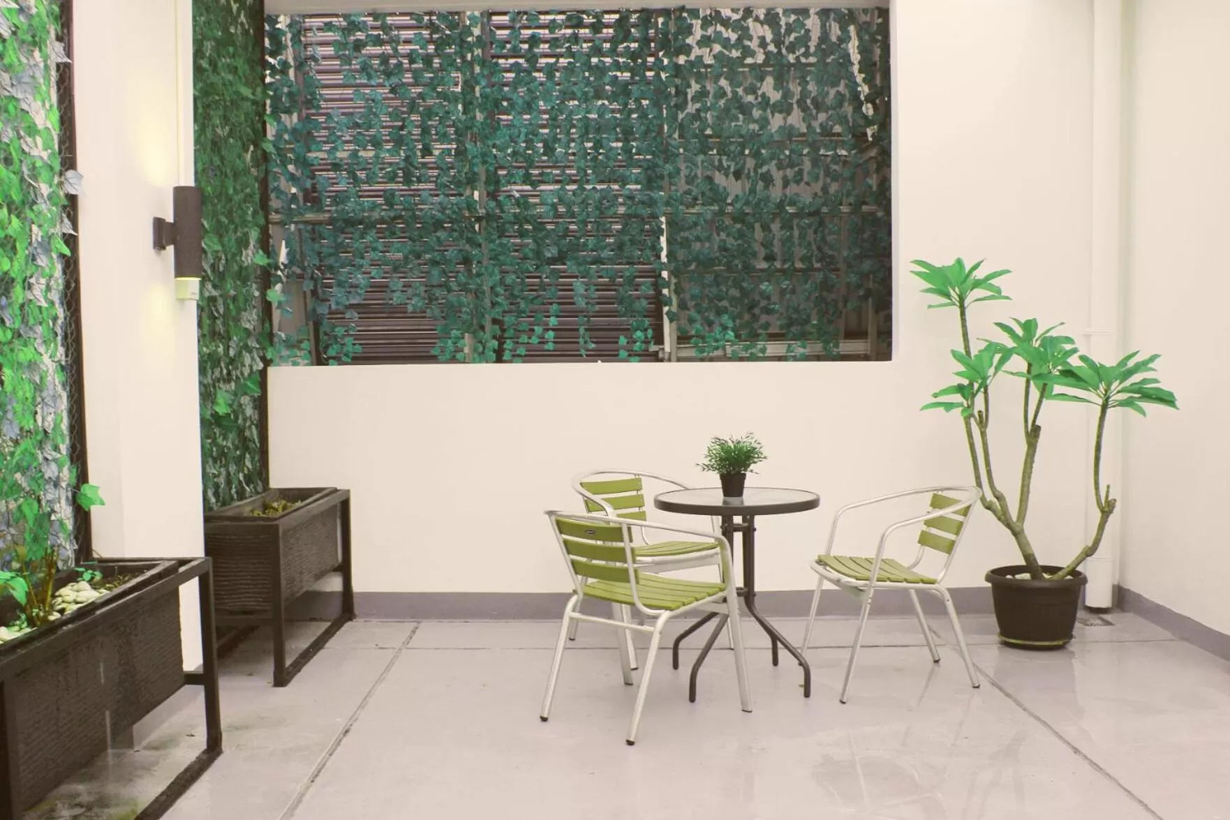 Balcony/Terrace in White Tree Residence