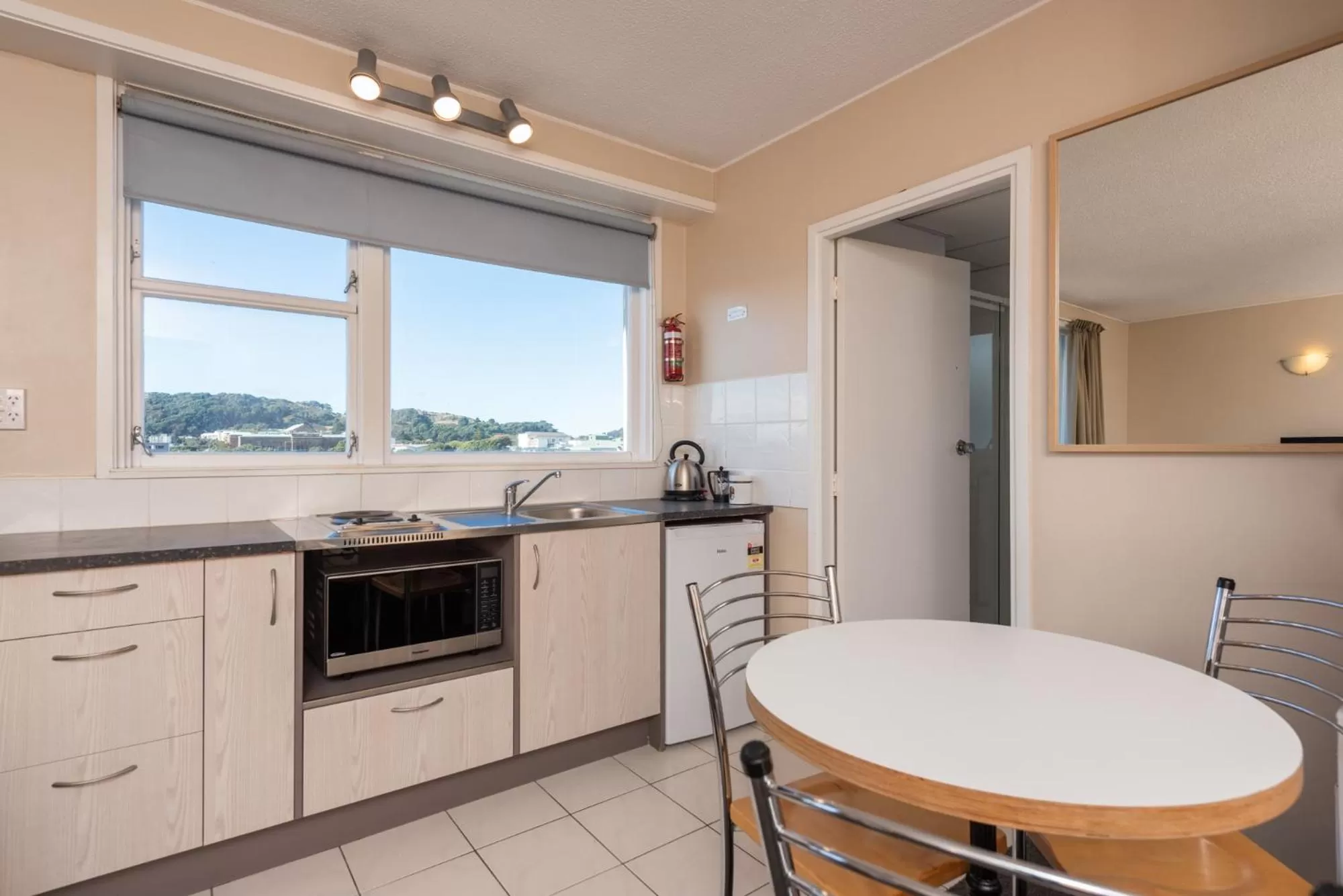 Dining area in Capital View Motor Inn - Free Parking