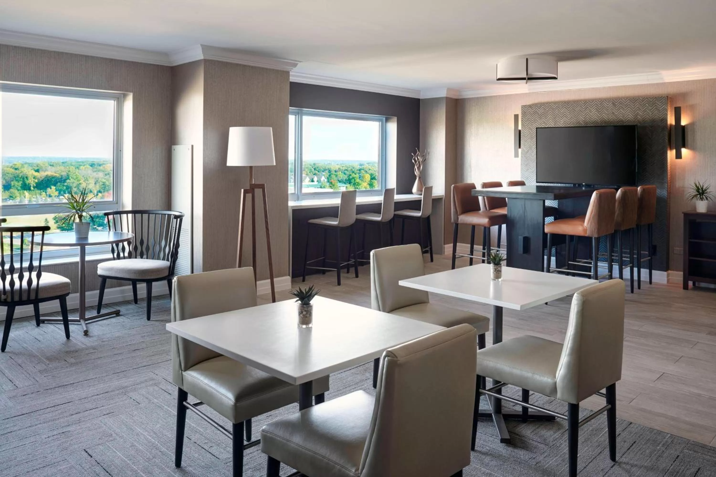 Lounge or bar in Chicago Marriott Southwest at Burr Ridge