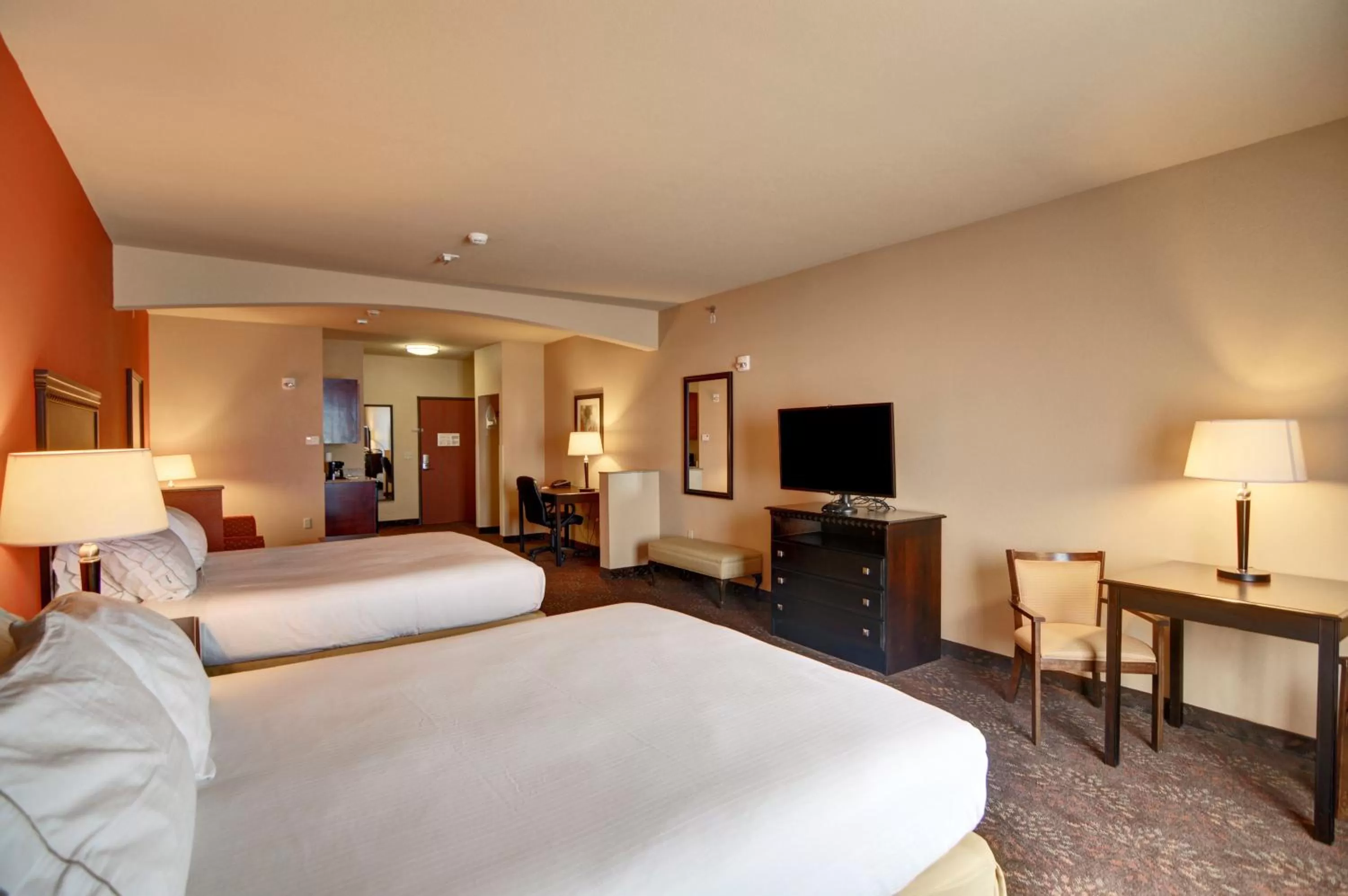 Photo of the whole room, Bed in Holiday Inn Express Hotel and Suites Altus by IHG
