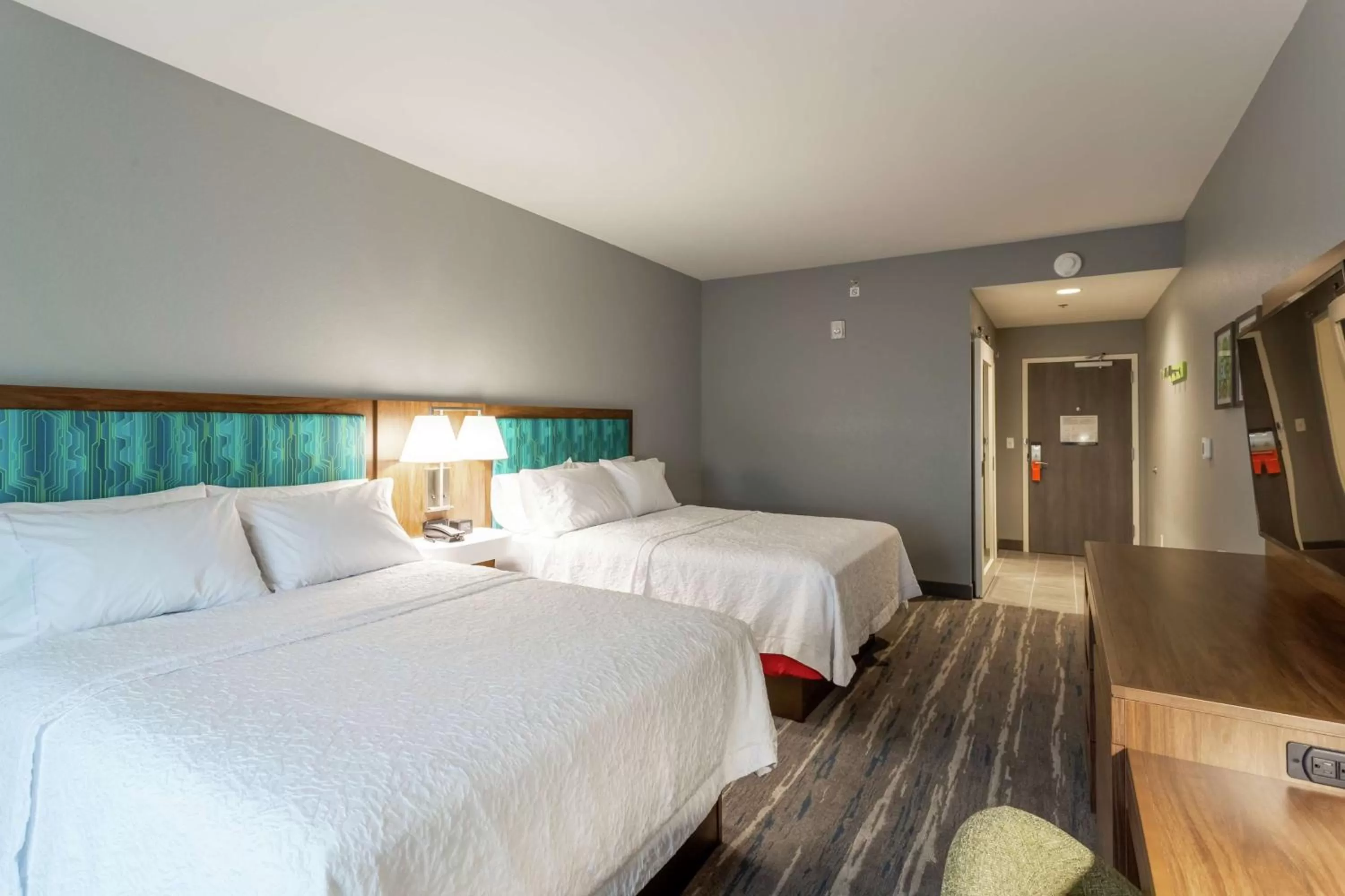 Photo of the whole room, Bed in Hampton Inn Madison, OH