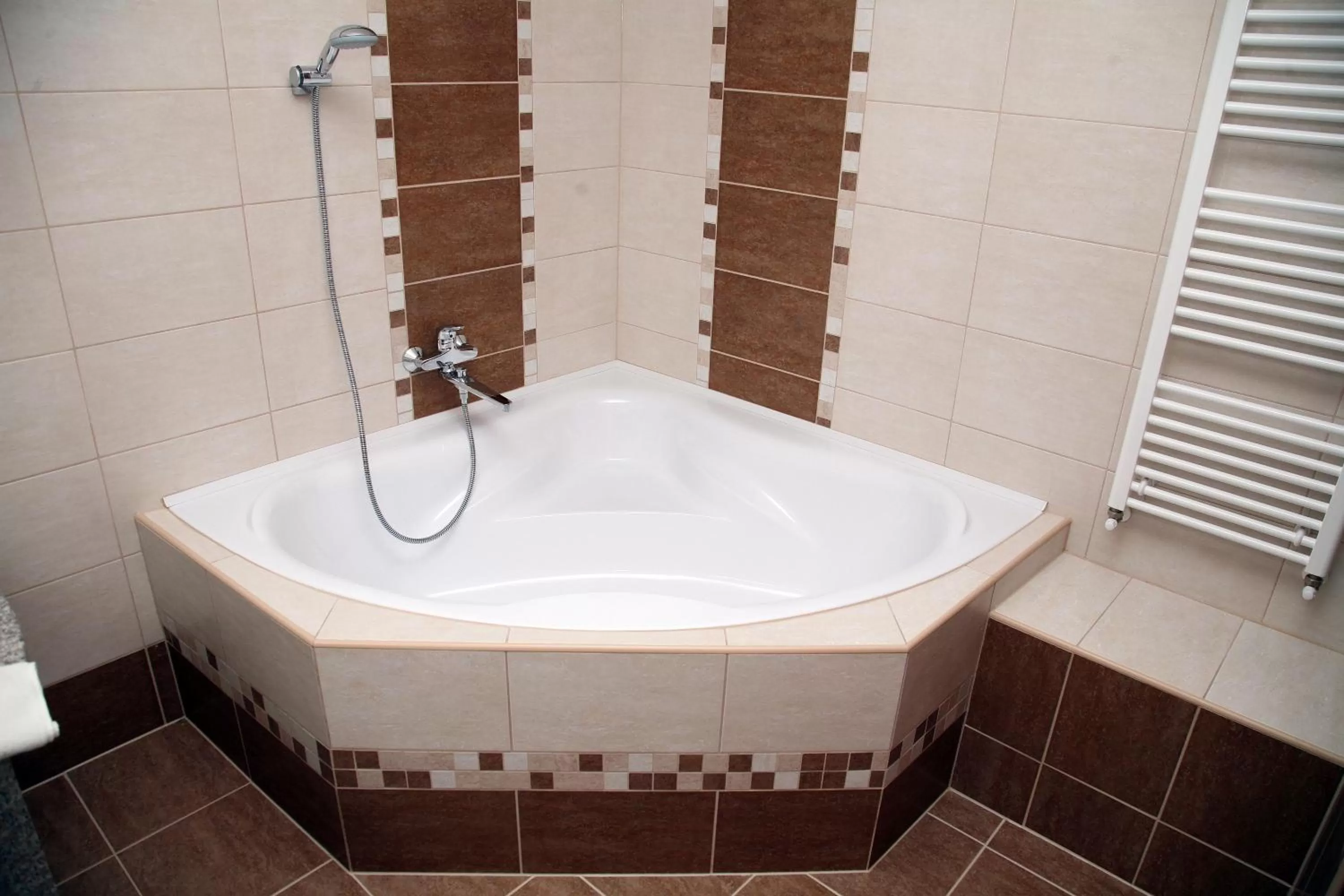 Bathroom in Lugas Hotel