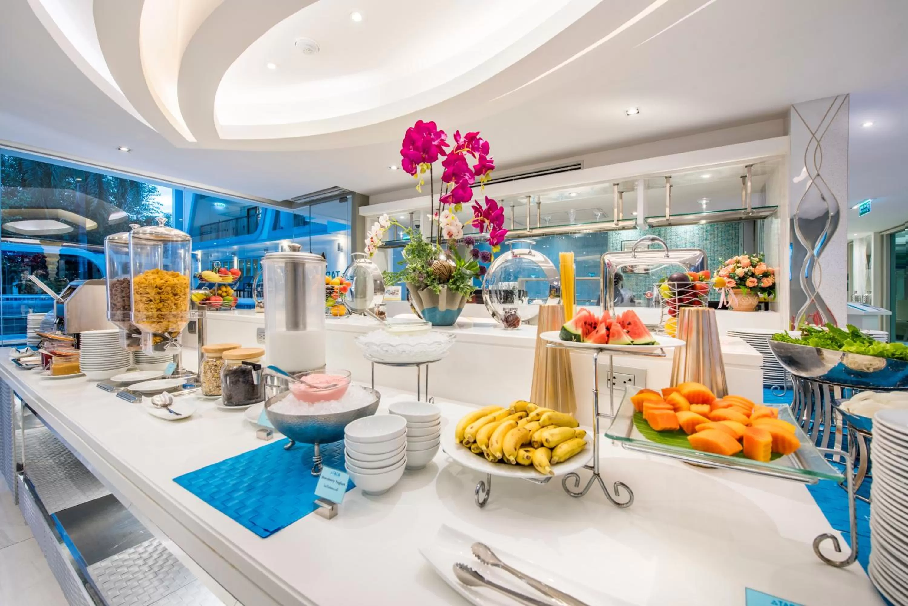 Restaurant/places to eat in Le Tada Parkview Hotel