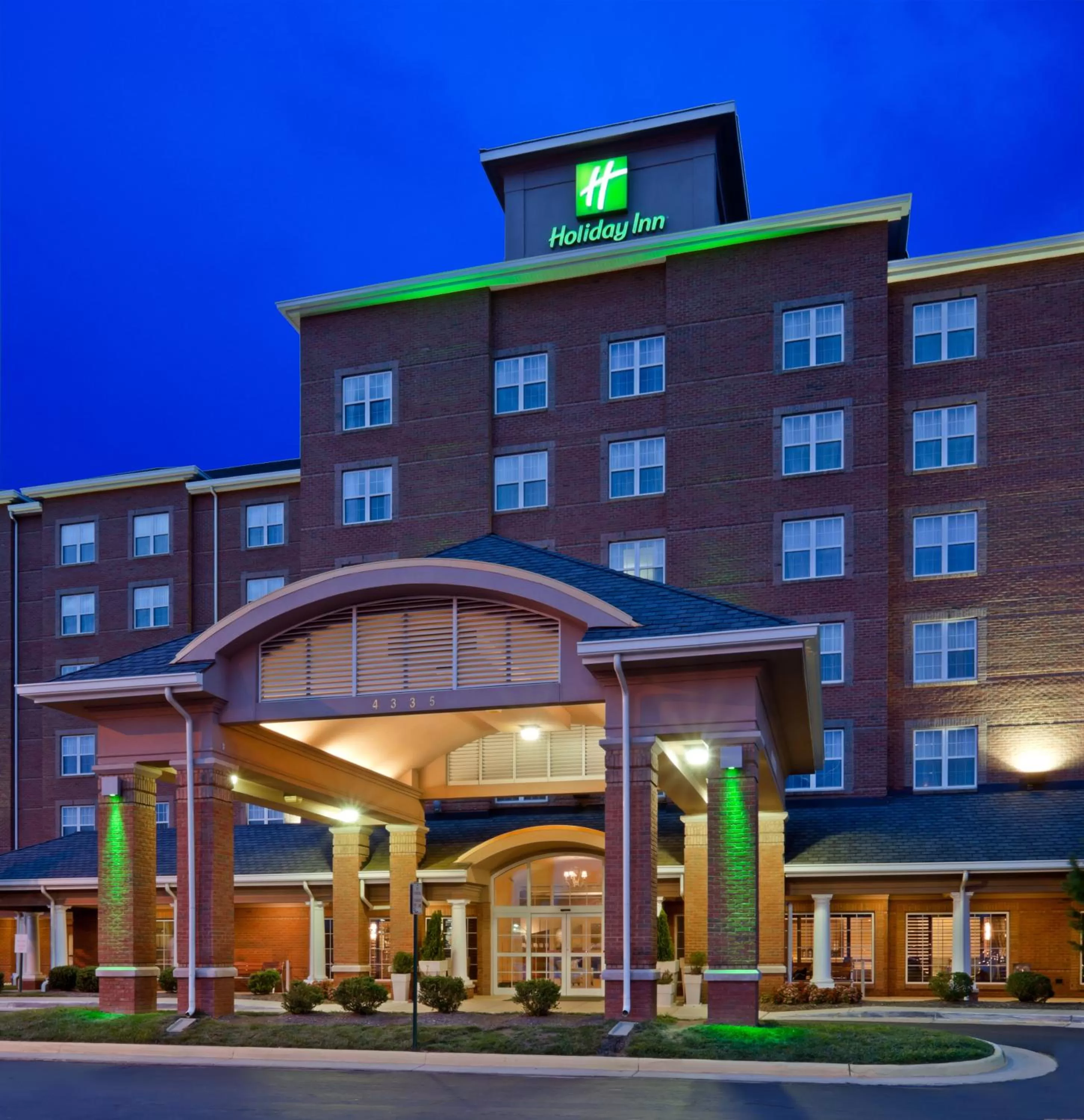 Property building in Holiday Inn Chantilly-Dulles Expo Airport by IHG