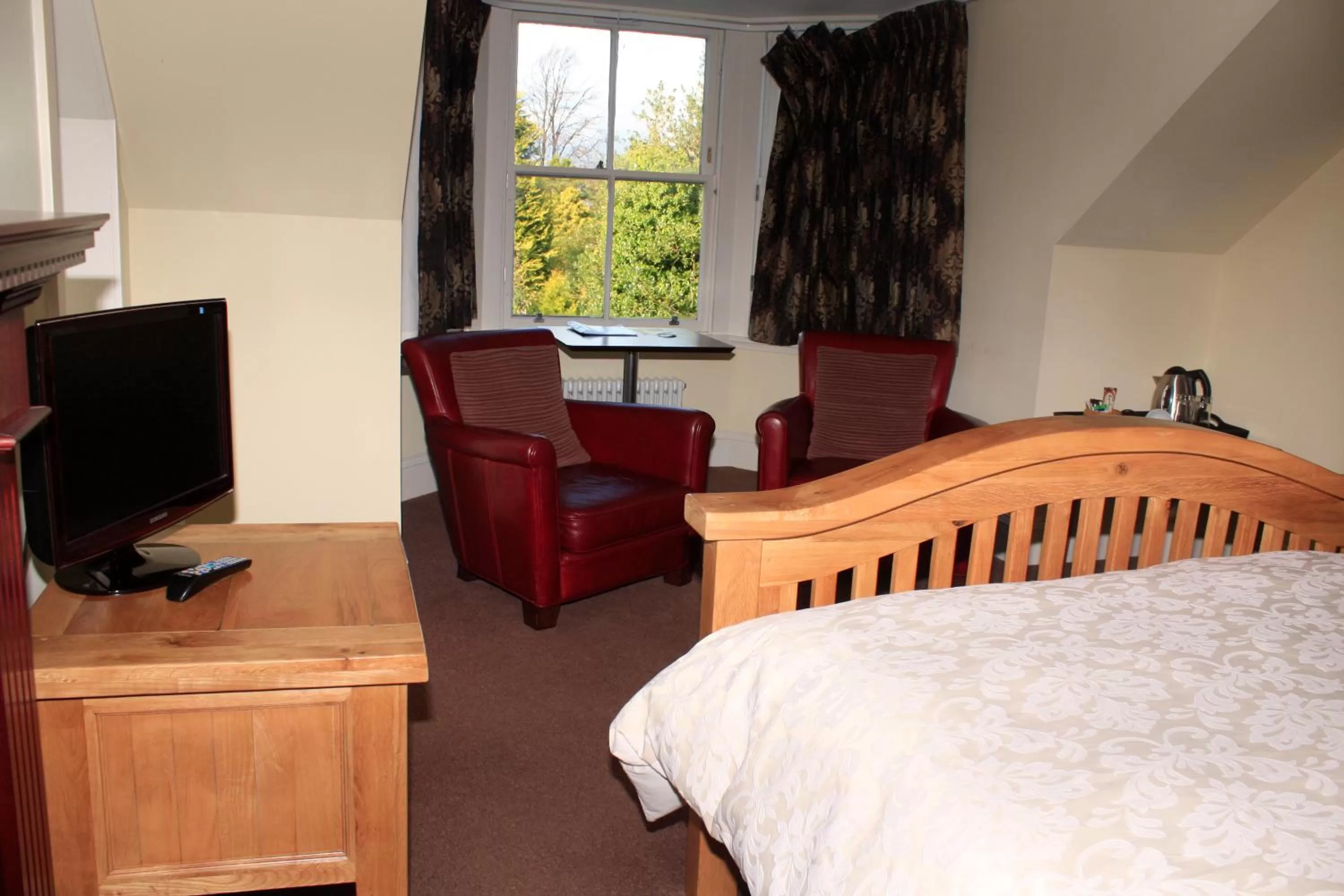 Photo of the whole room, Bed in Ashtree House Hotel, Glasgow Airport & Paisley