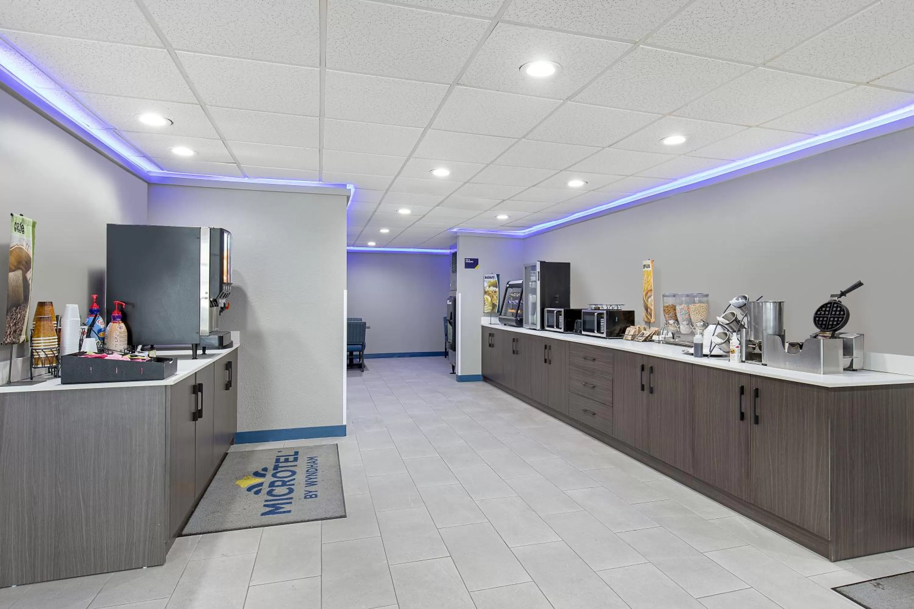 Breakfast in Microtel Inn & Suites by Wyndham Manchester - Newly Renovated