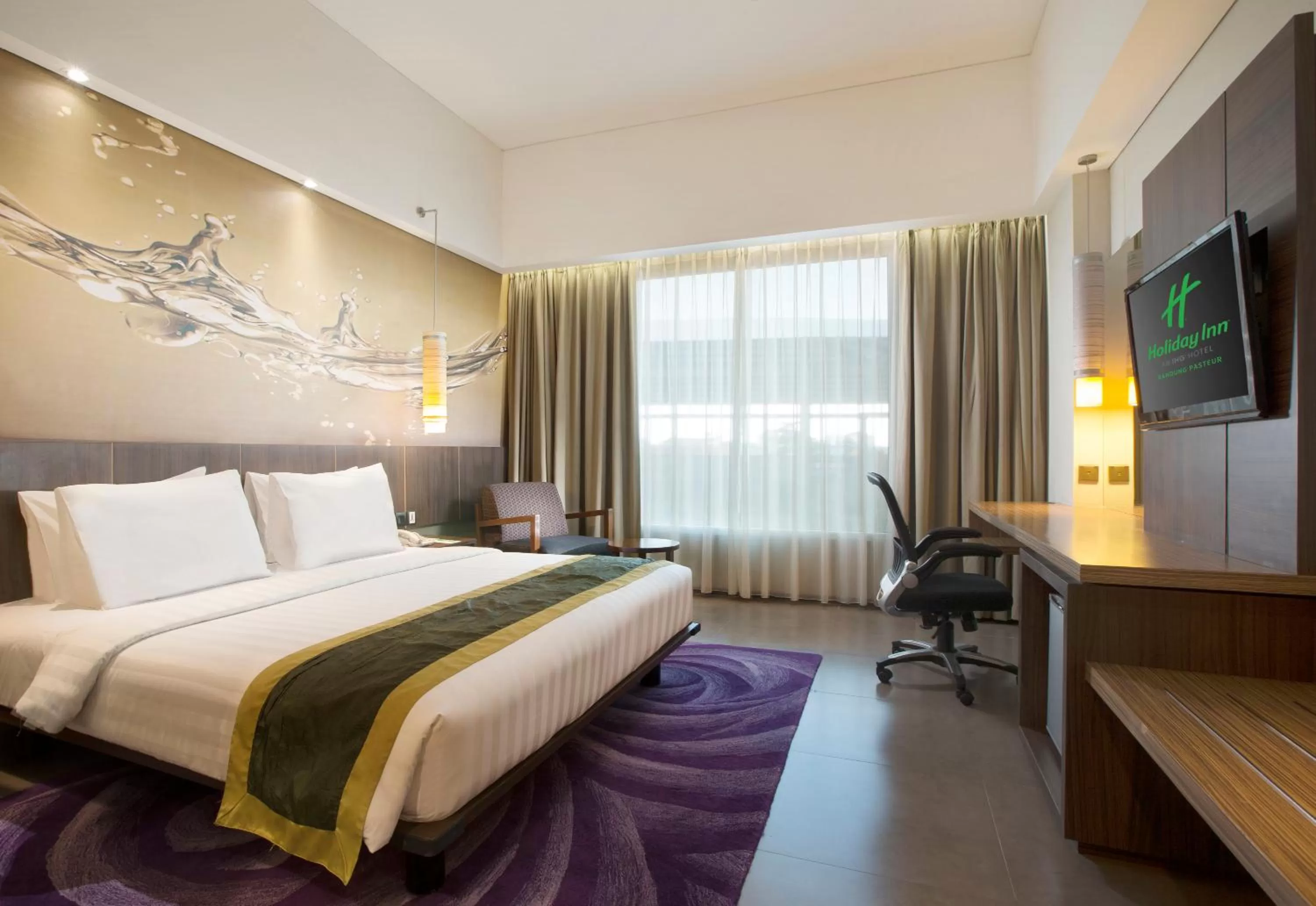 Bed in Holiday Inn Bandung Pasteur by IHG