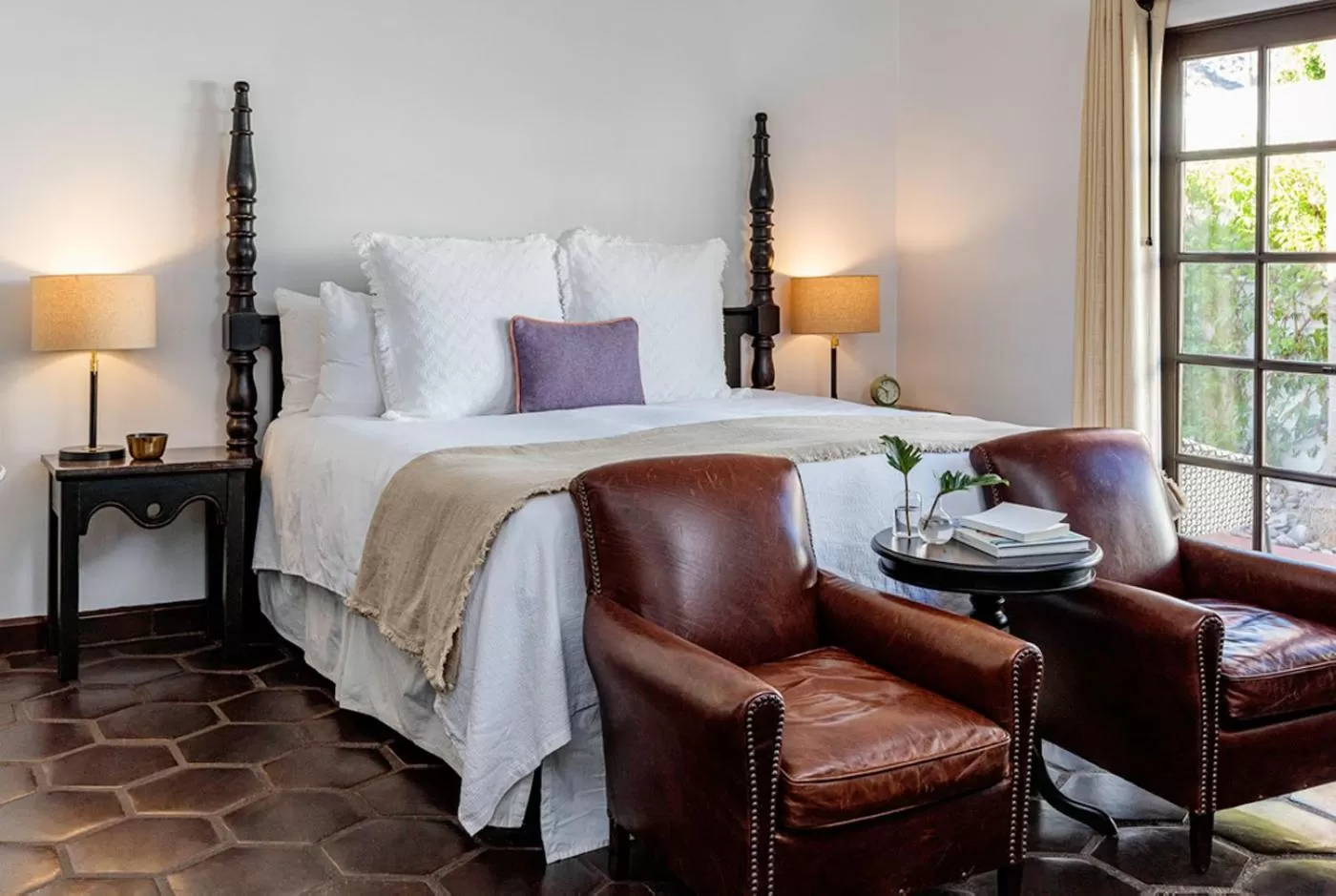 Bed in Ingleside Estate Hotel & Bungalows- Adults Only