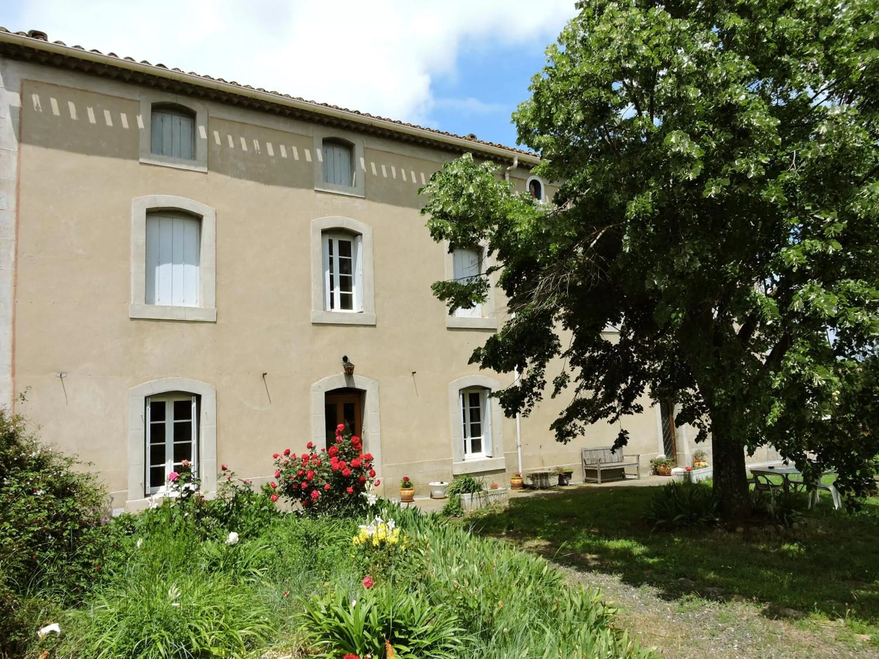 Property building in Domaine Saint-Louis
