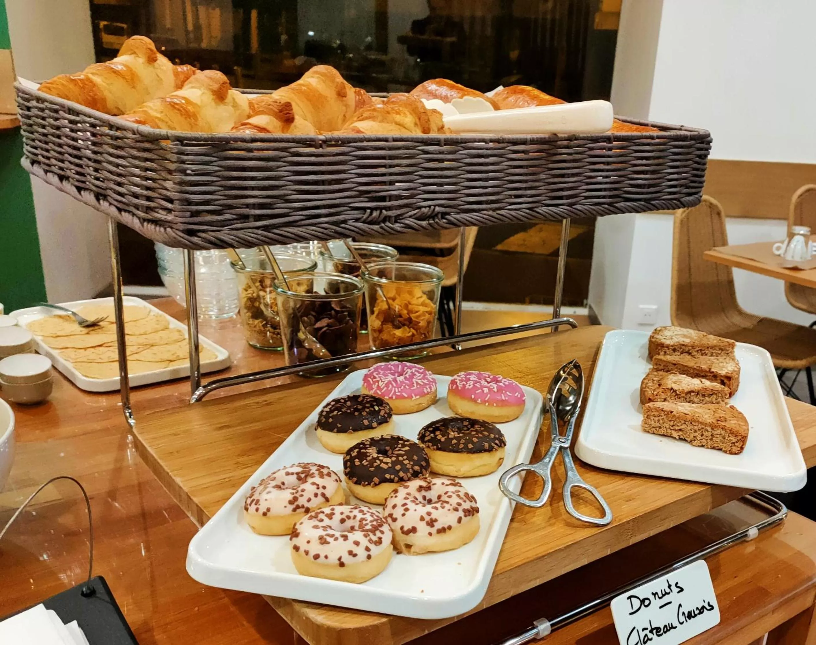 Breakfast, Food in Cit'Hotel Limoges Centre - Lion d'or