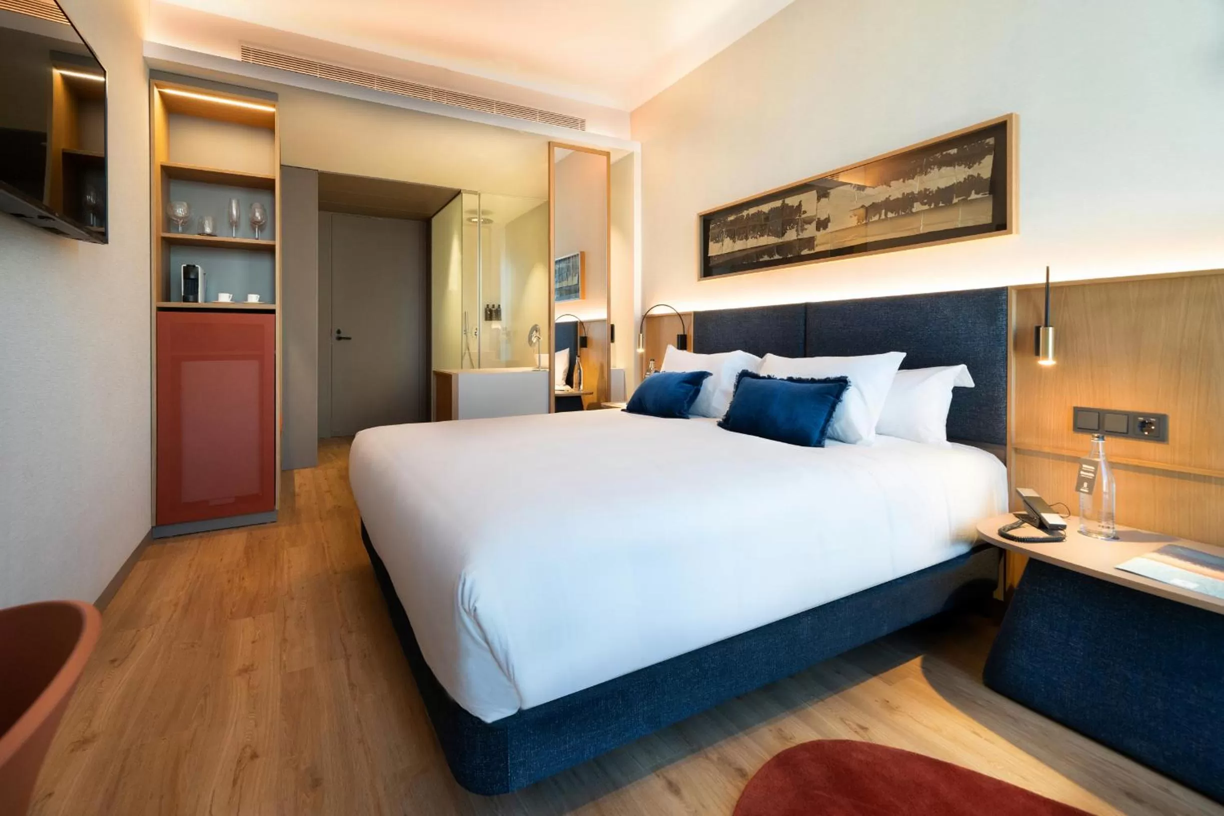 Photo of the whole room, Bed in Ocean Drive Madrid