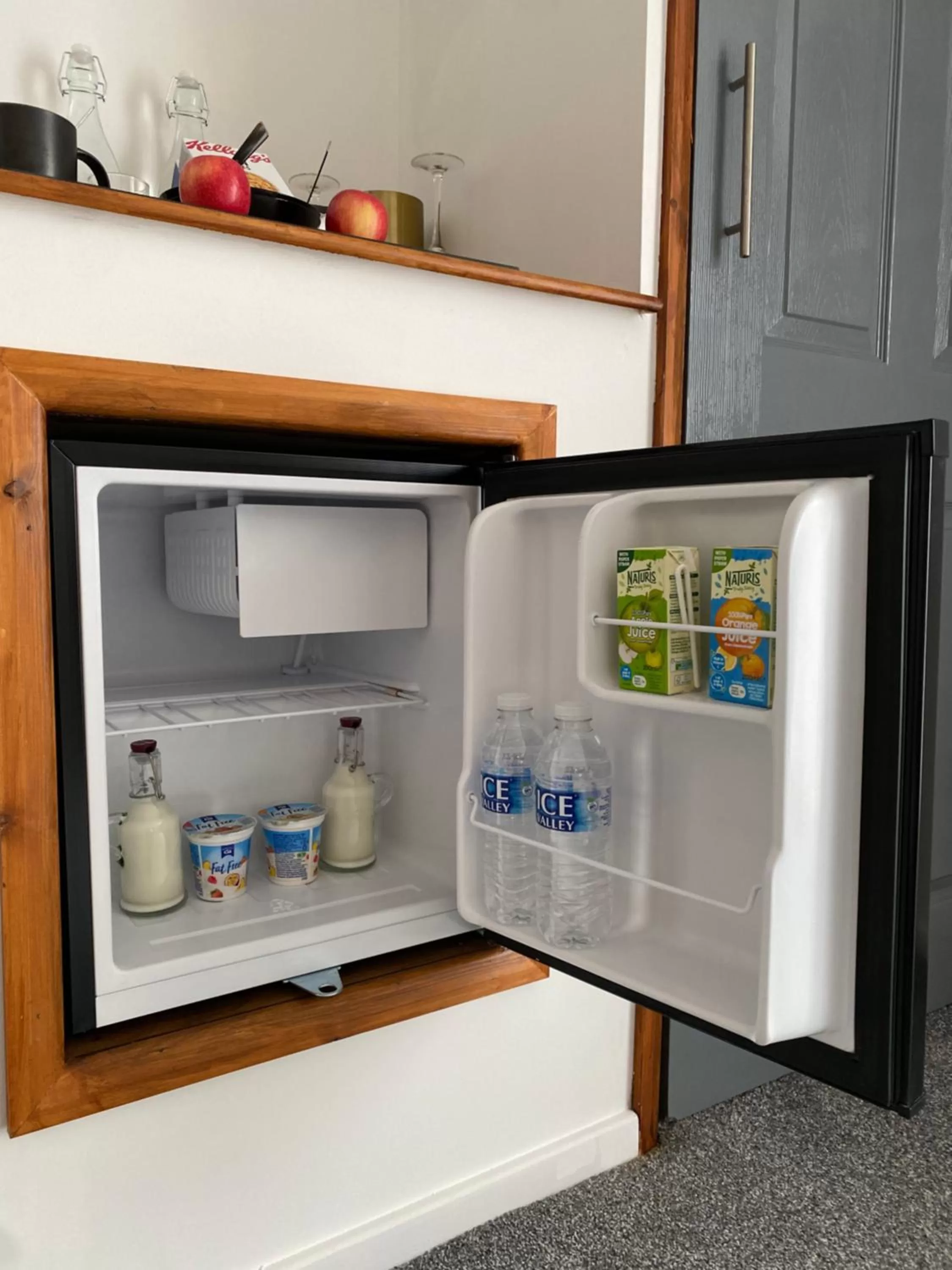Kitchen or kitchenette, Kitchen/Kitchenette in The Crossroads Inn
