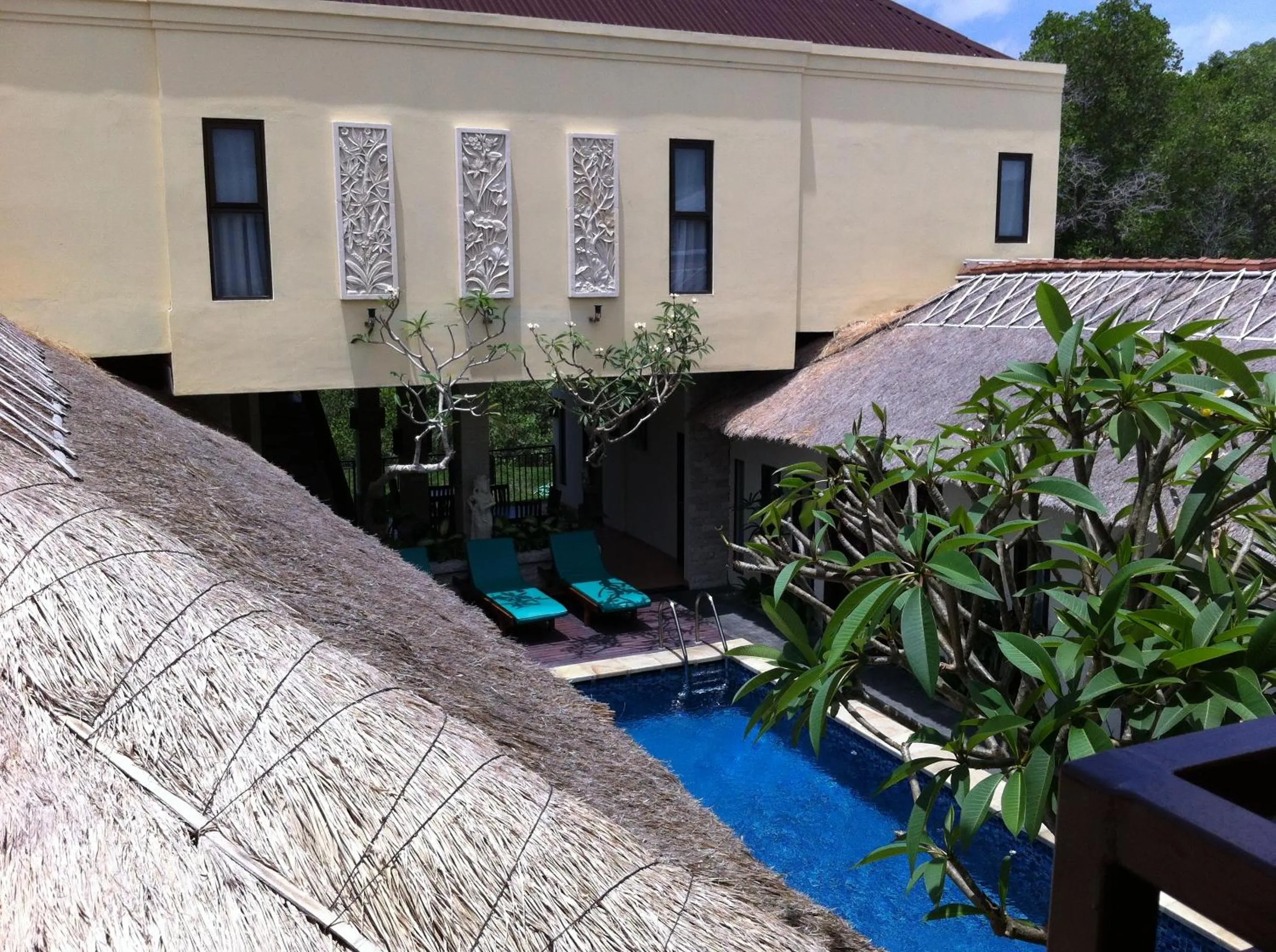 Pool view in Sari Stay