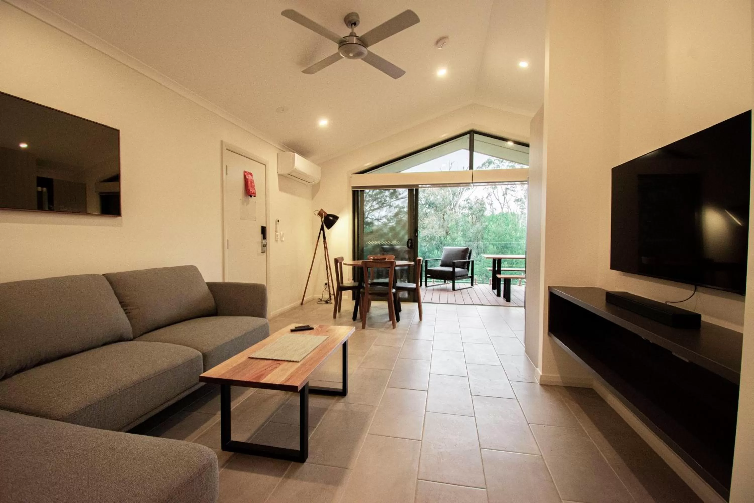 Communal lounge/ TV room in Alivio Tourist Park Canberra