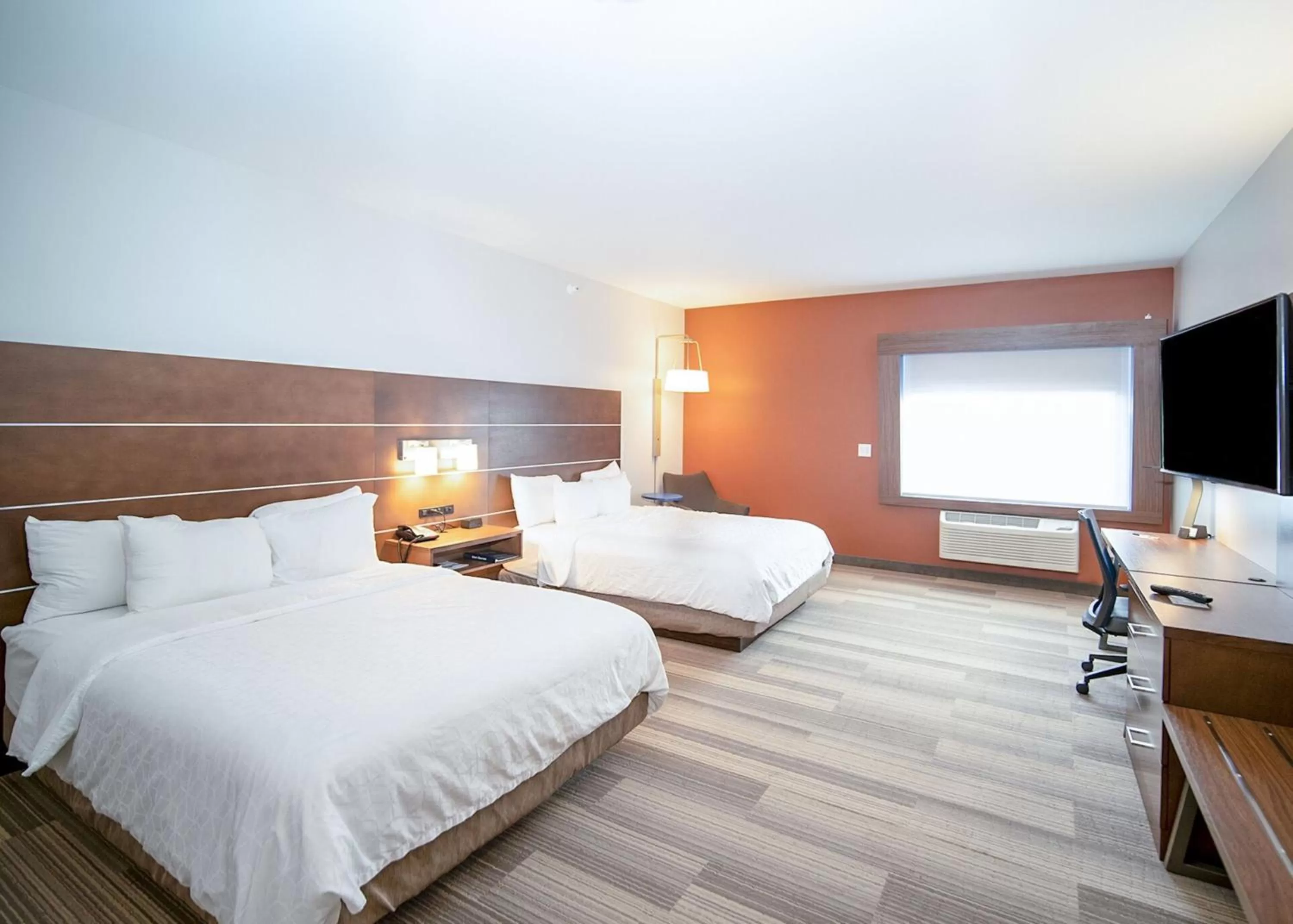 Photo of the whole room, Bed in Holiday Inn Express Houghton-Keweenaw by IHG